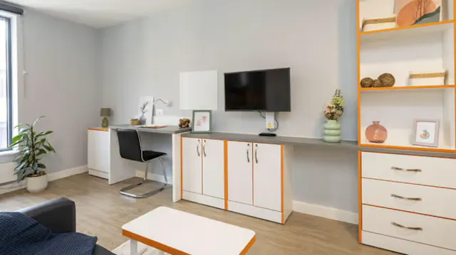 Large Studio room image 1