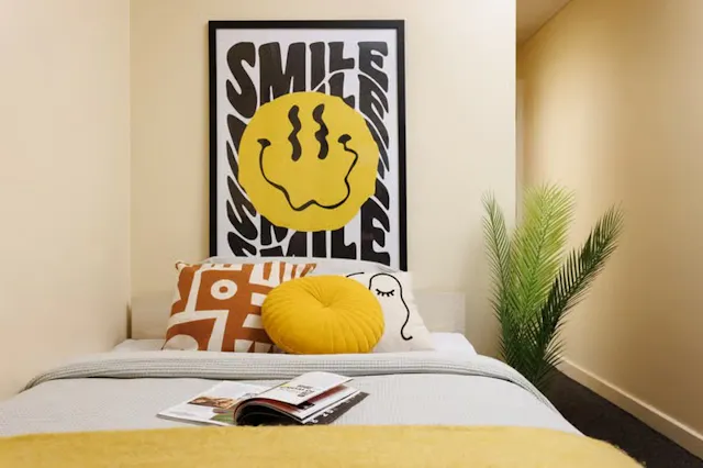 Basic Ensuite room image 2