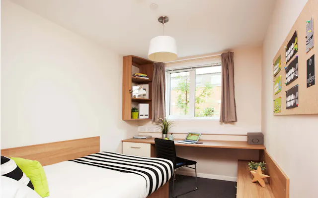 Basic Ensuite room image 2