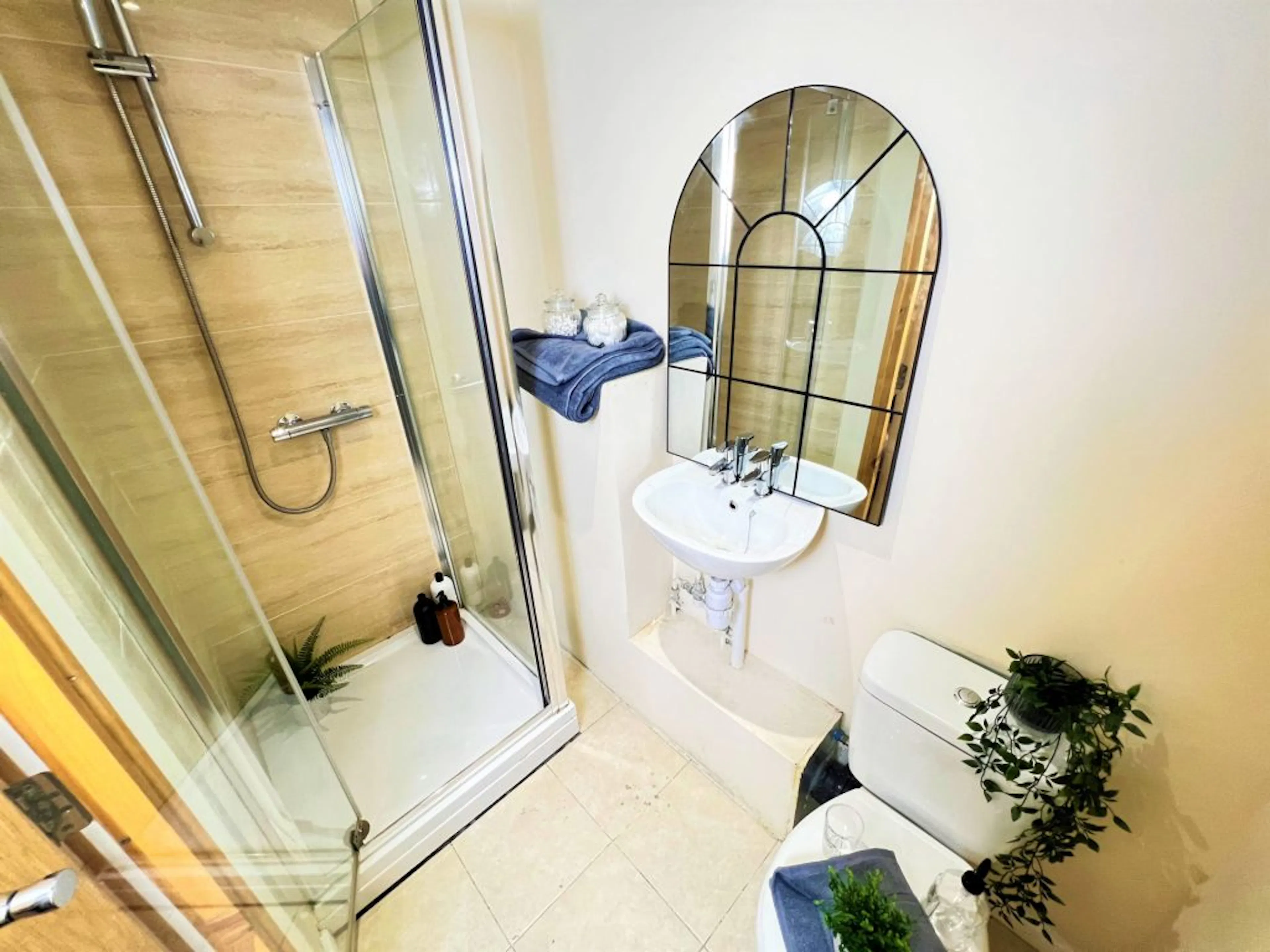 Two Bedroom Apartment BATHROOM 3