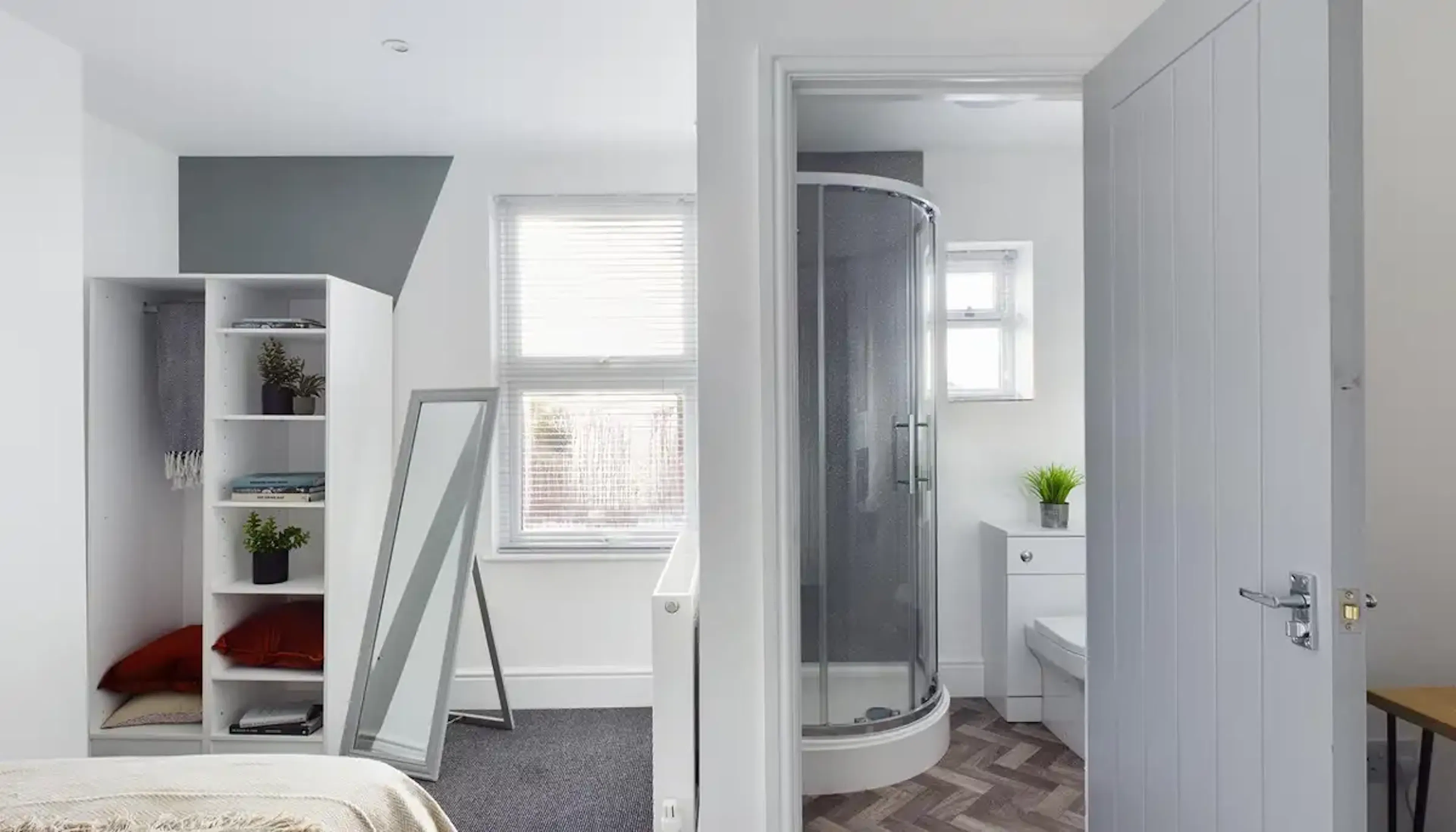 6 Bed Apartment BATHROOM 4