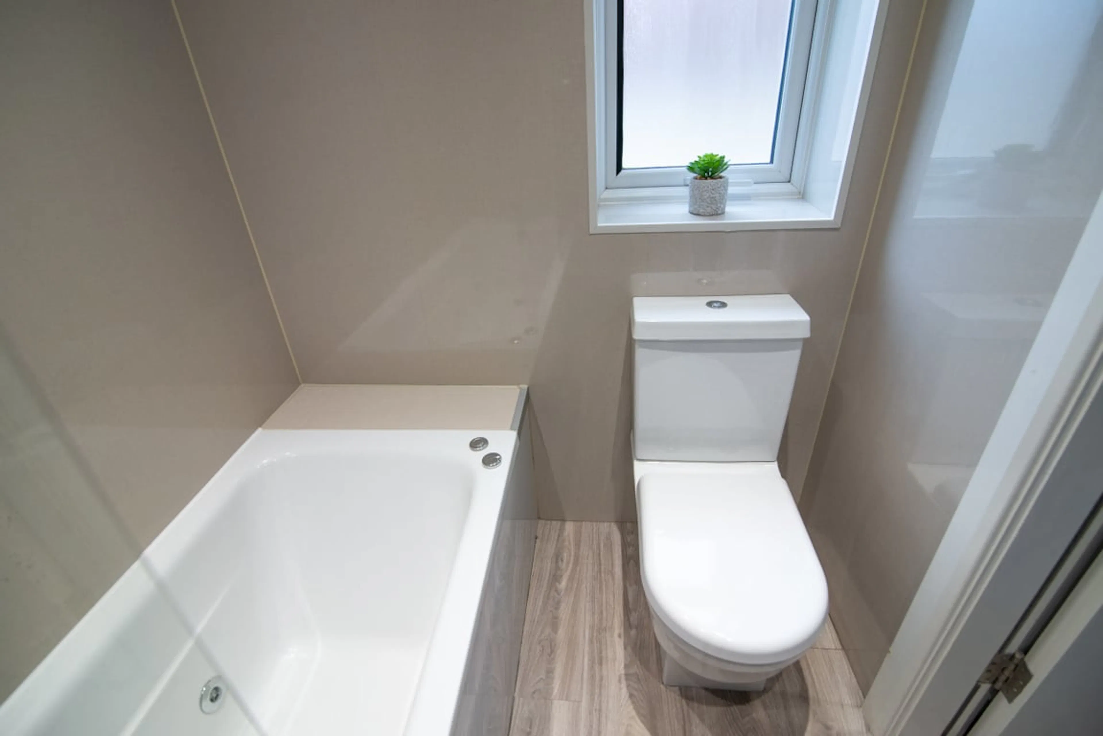 4 Bed Apartment BATHROOM 4