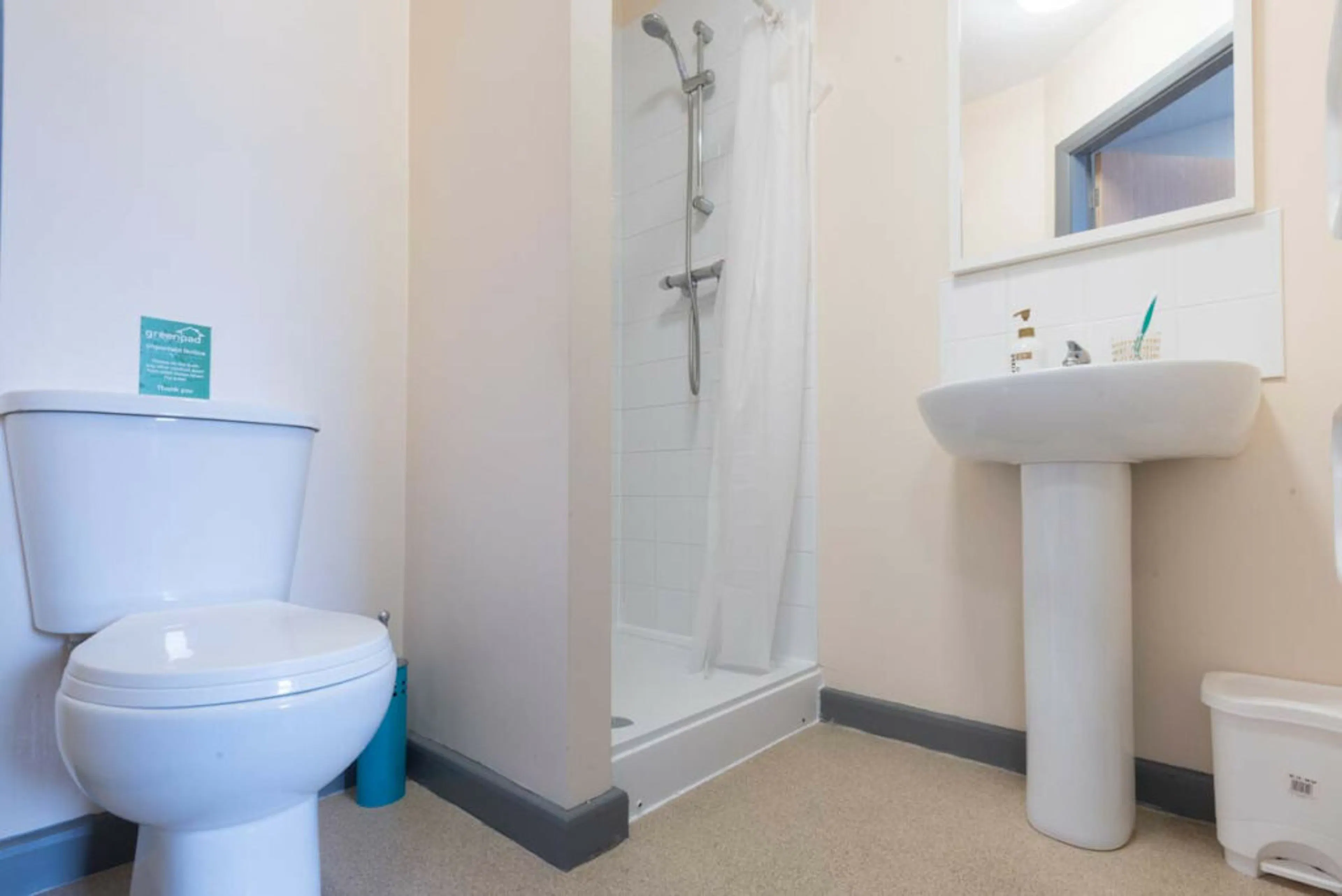 Premium Studio BATHROOM 2