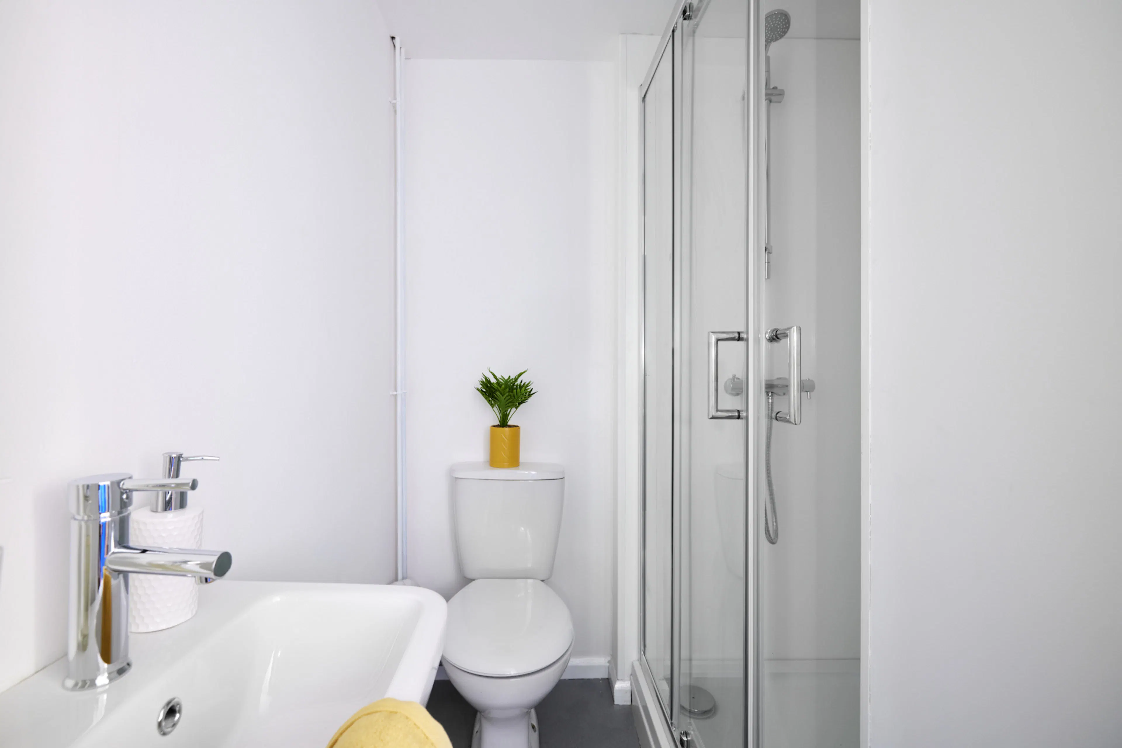 Premium Ensuite BATHROOM 1