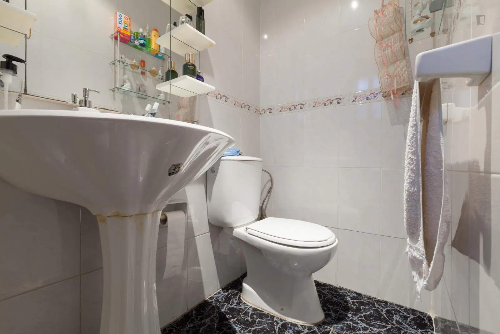 5 Bedroom Apartment BATHROOM 3