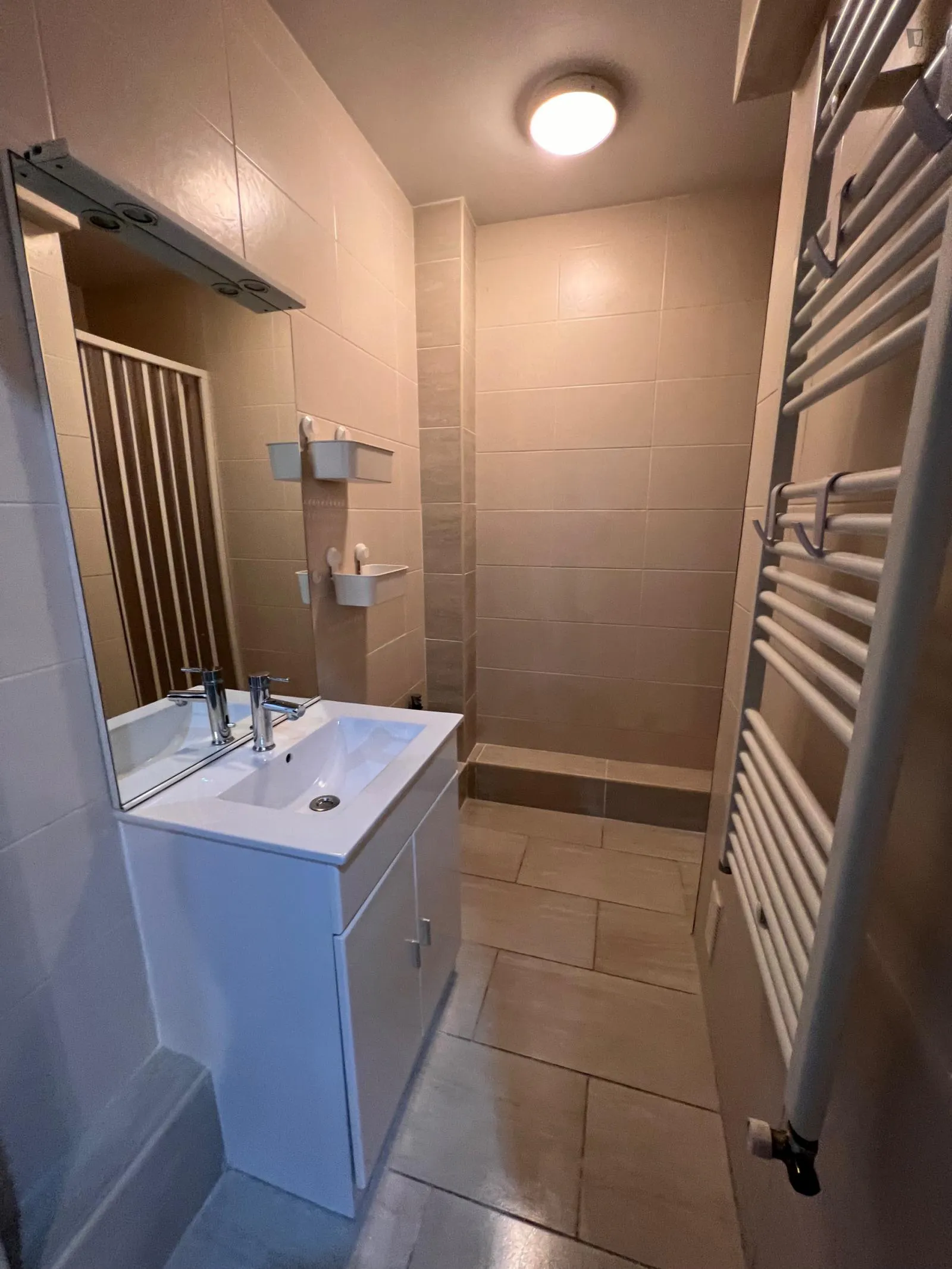 Double bedroom, with balcony, in 4-bedroom apartment BATHROOM 3