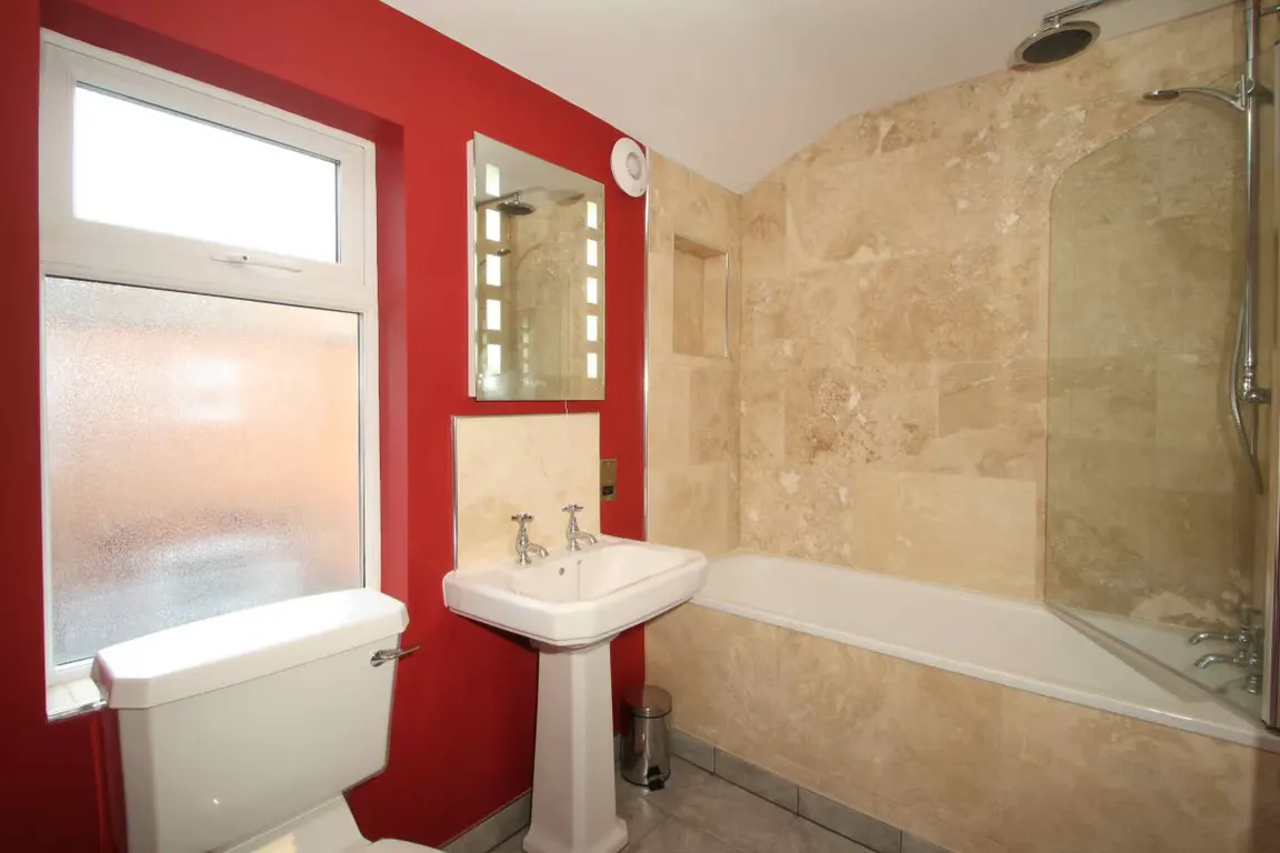 6 Bedroom Apartment BATHROOM 4