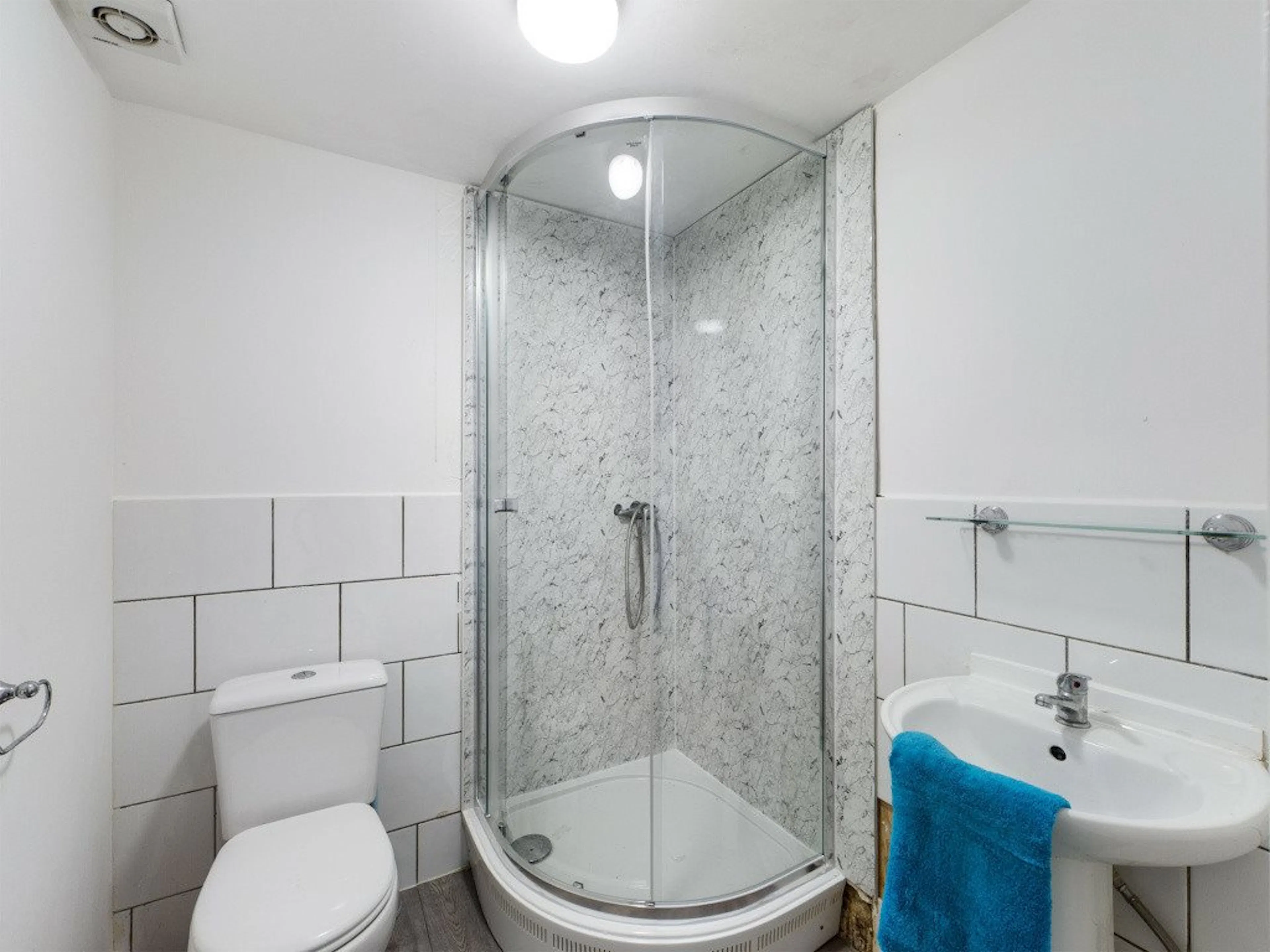 4 Bed Apartment BATHROOM 4