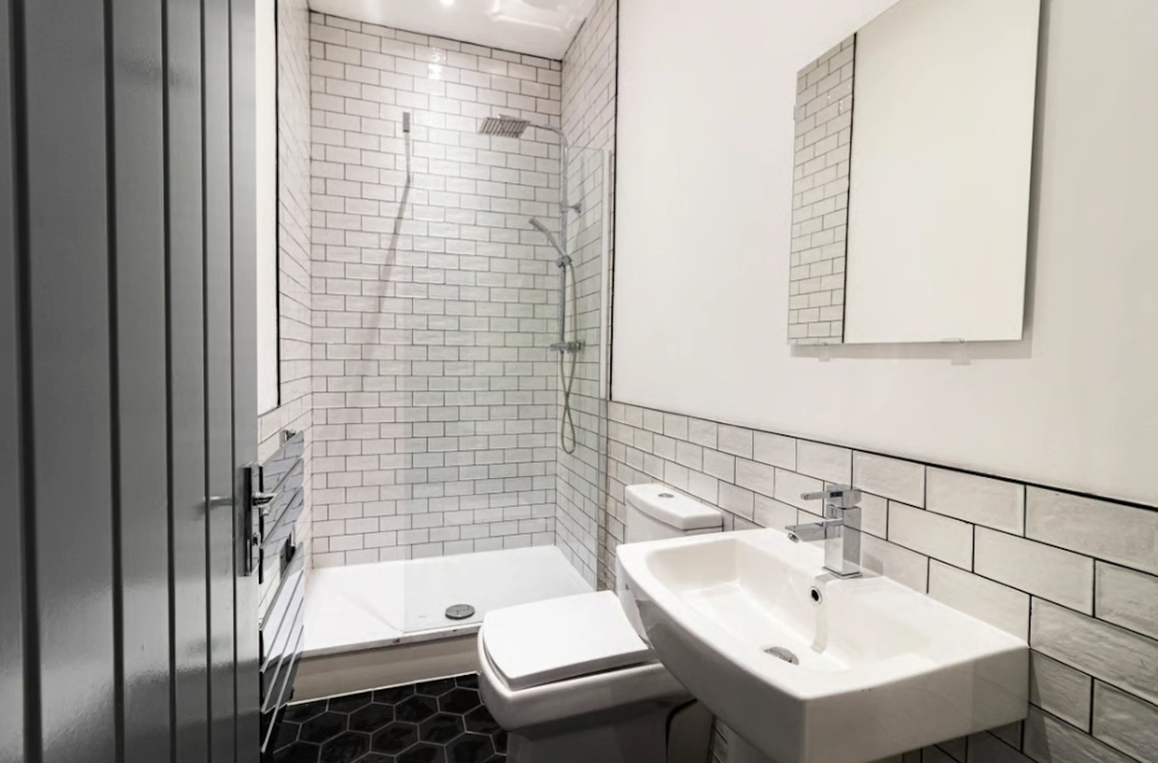 8 bedroom apartment BATHROOM 3