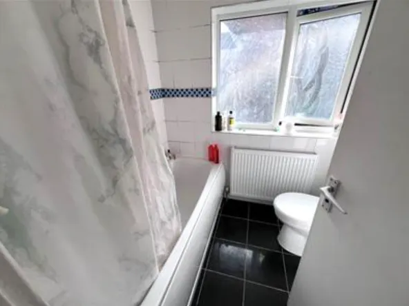 Two Bedroom Apartment BATHROOM 2