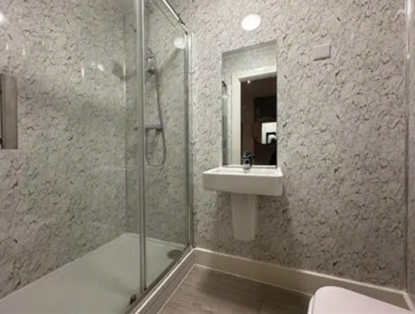Luxury Studio BATHROOM 3