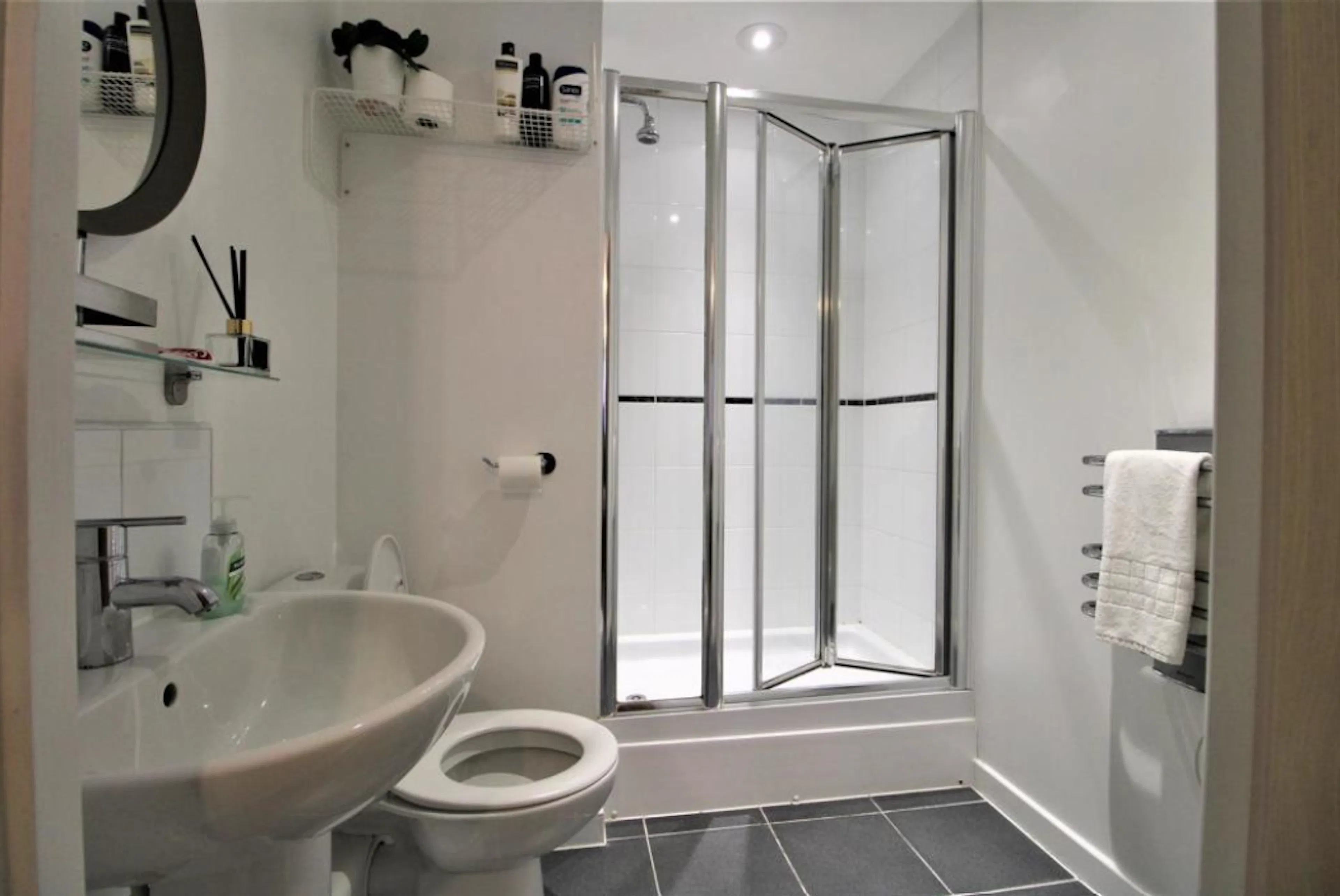 2 Bedroom Apartment BATHROOM 2