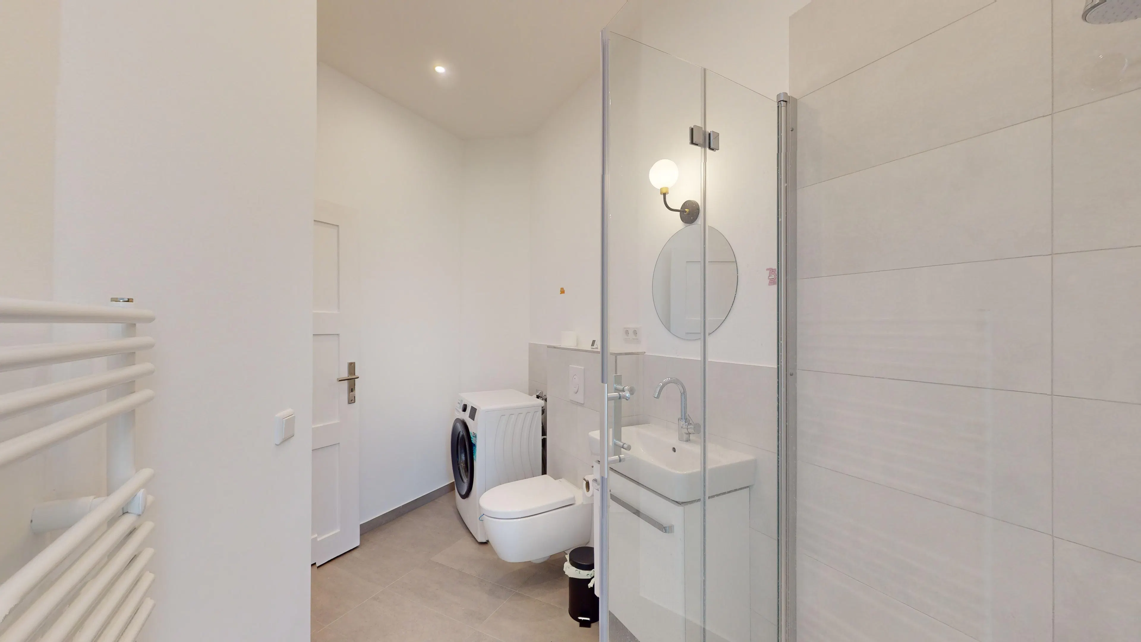BATHROOM BATHROOM 4