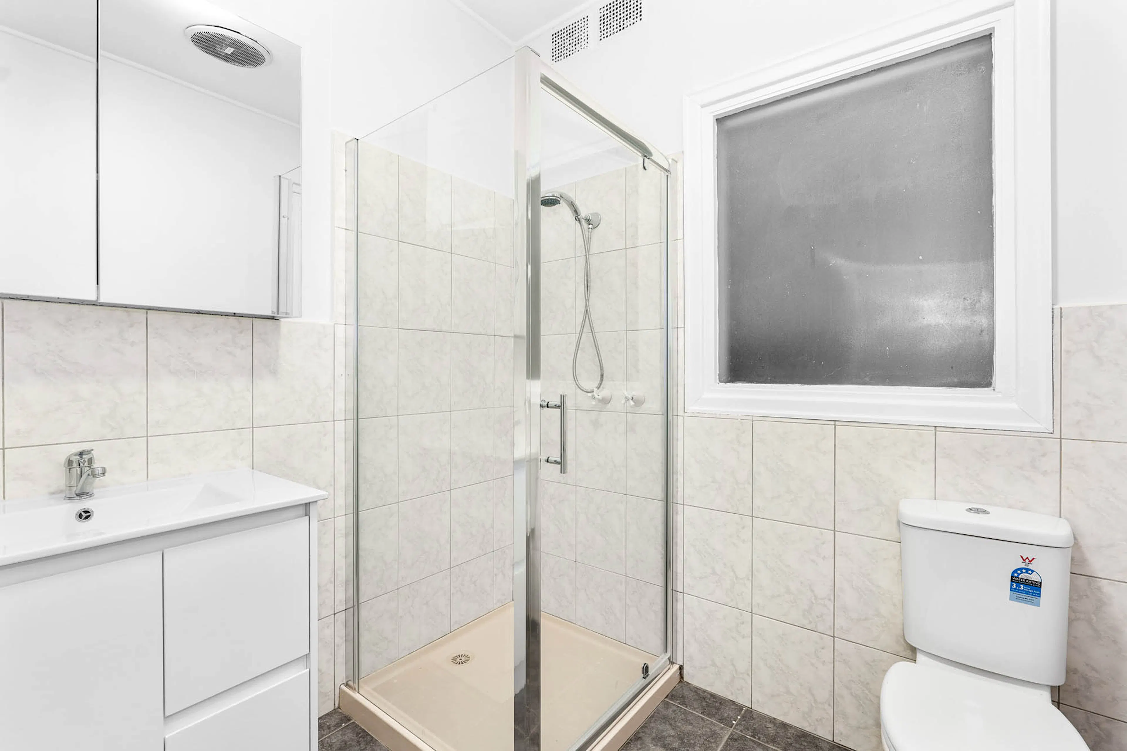 Single Room BATHROOM 2