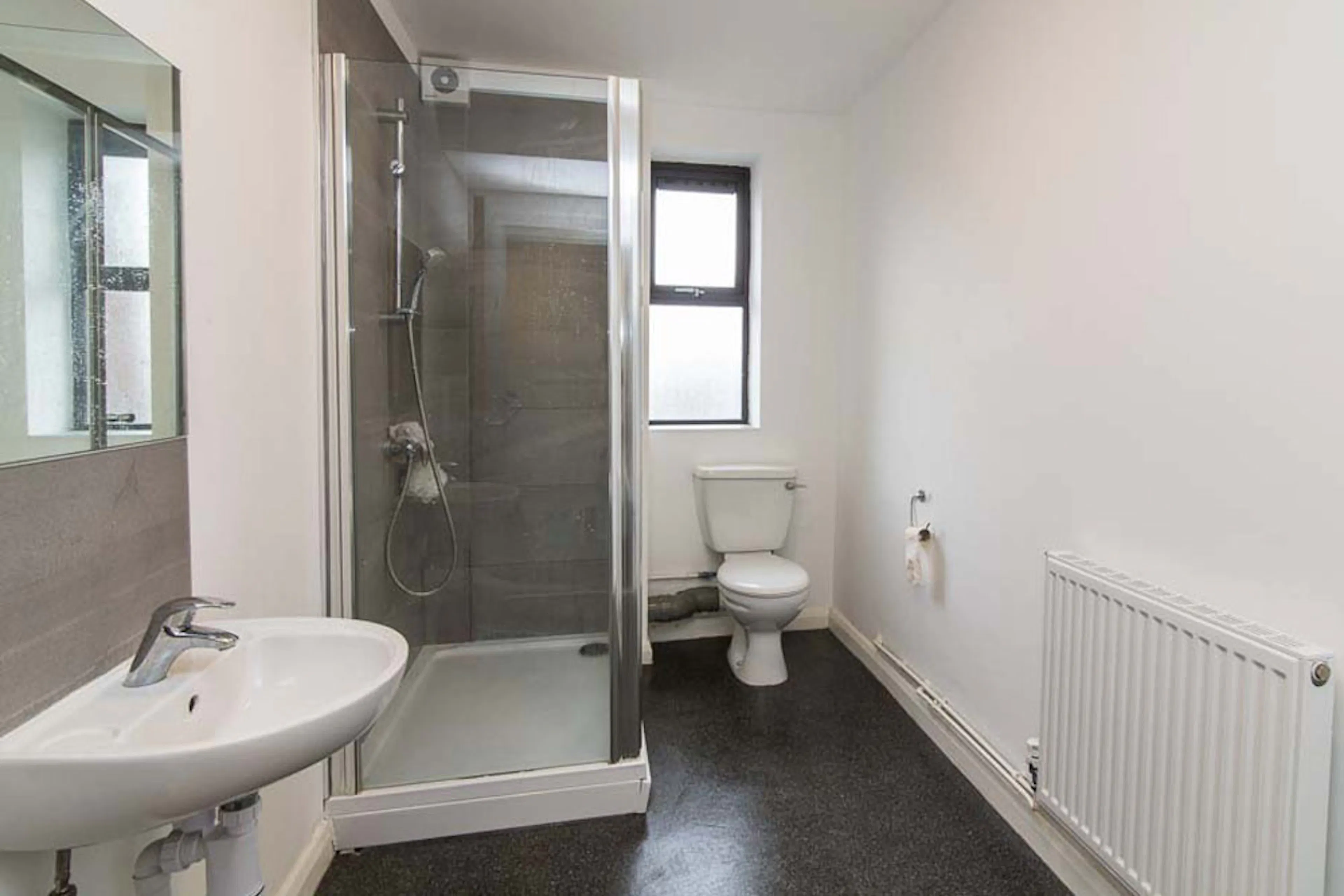 Classic Ensuite BATHROOM 3