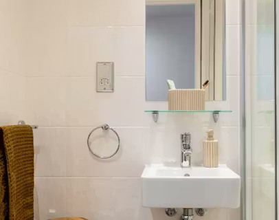 palamon-court-canterbury-BATHROOM