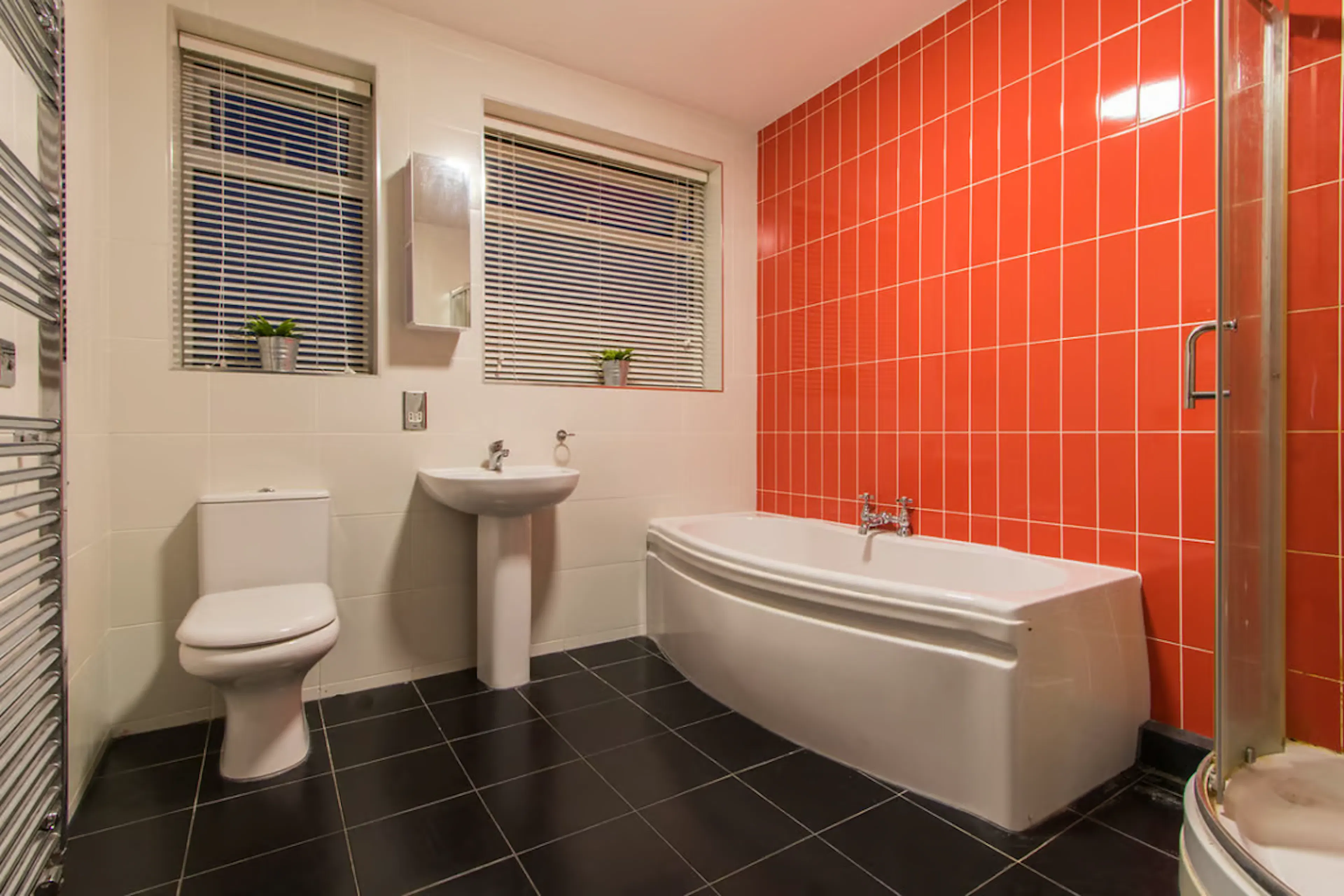 BATHROOM BATHROOM 4