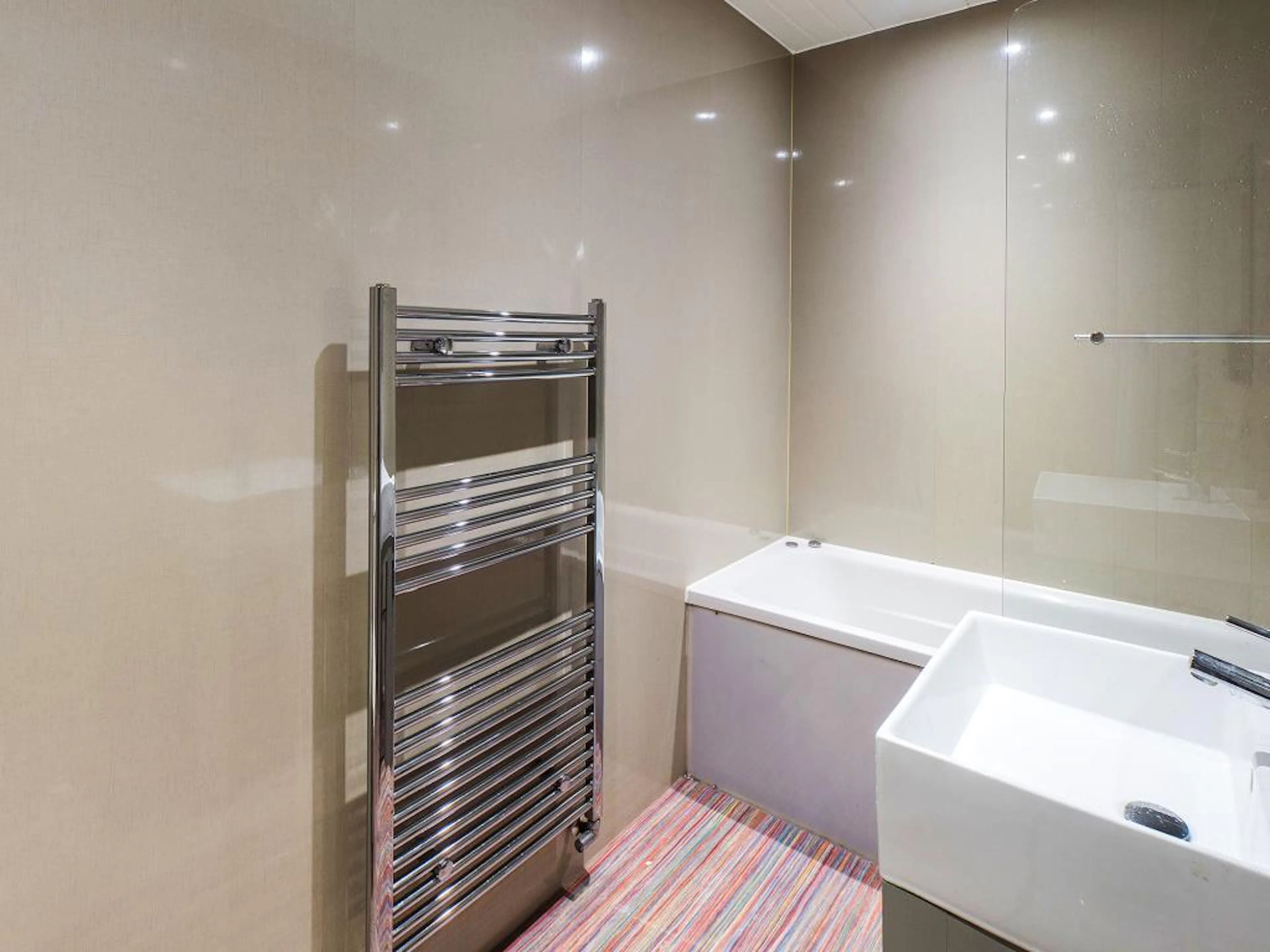5 Bedroom Apartment BATHROOM 2