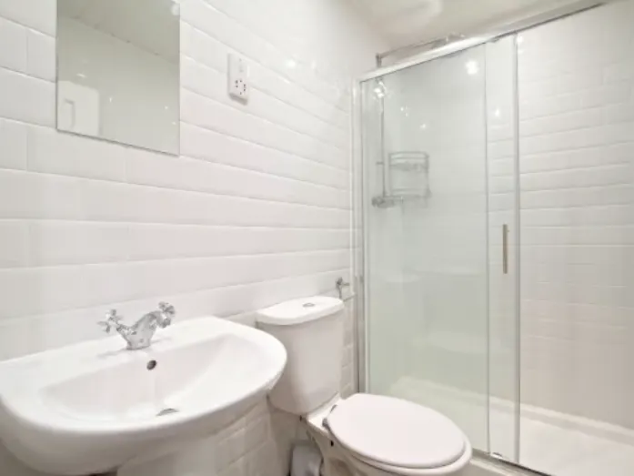 6 Bedroom Apartment BATHROOM 4