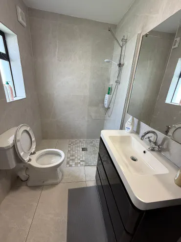 BATHROOM BATHROOM 3