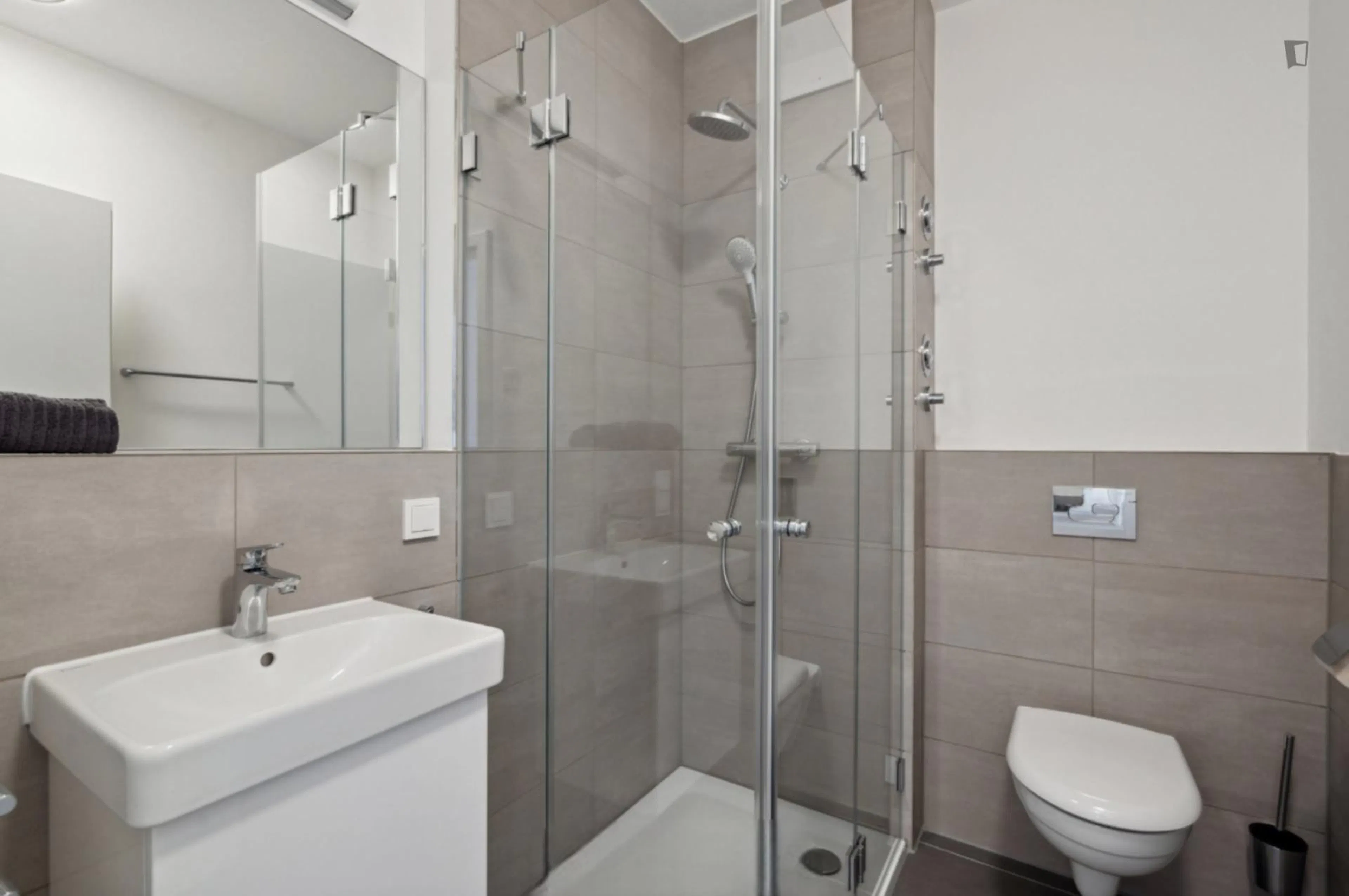 Luminous single bedroom in Reinickendorf BATHROOM 3