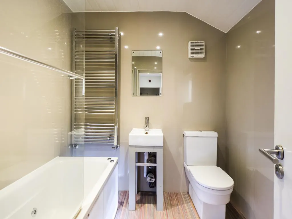 5 Bedroom Apartment BATHROOM 2