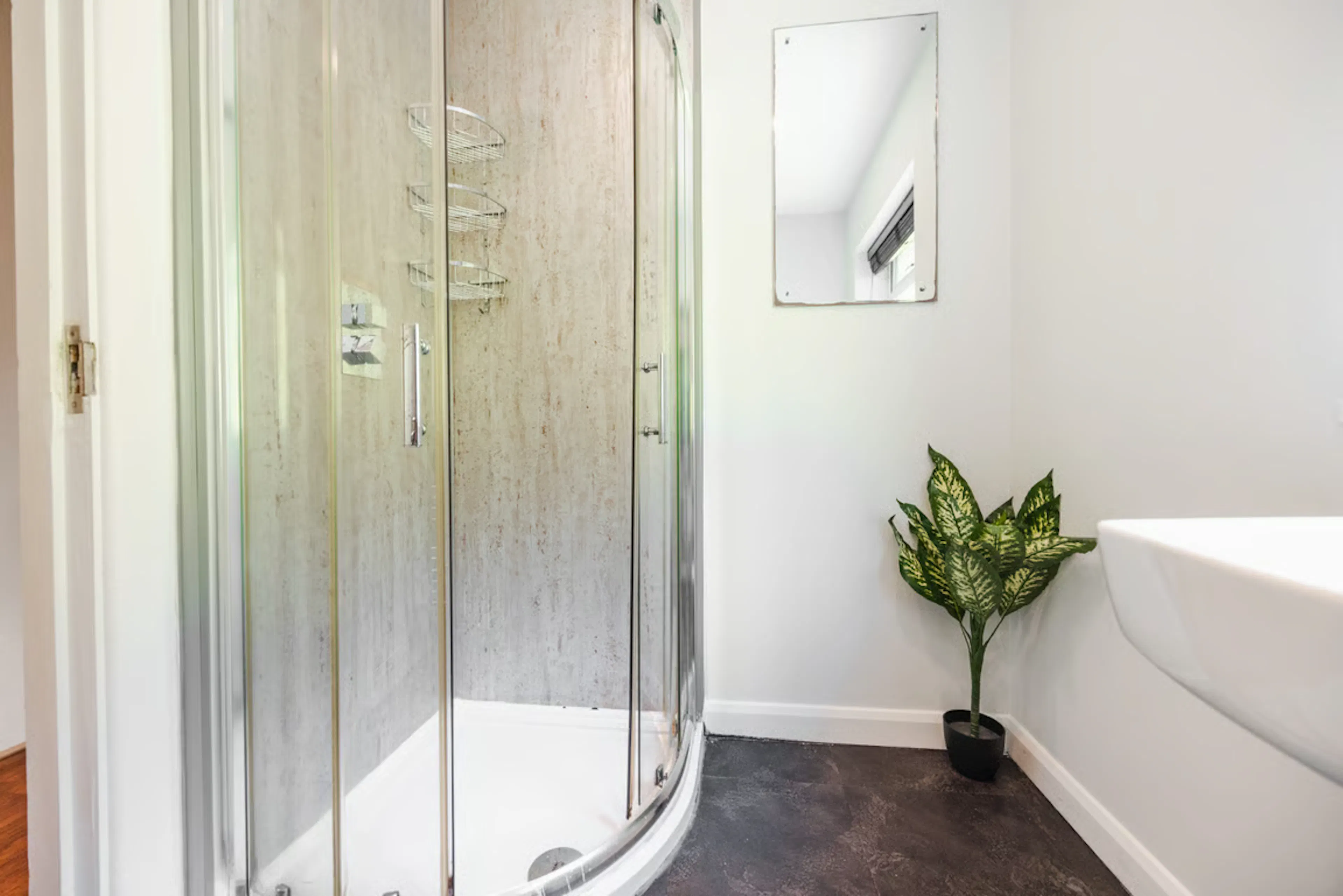 6 Bedroom Apartment BATHROOM 3
