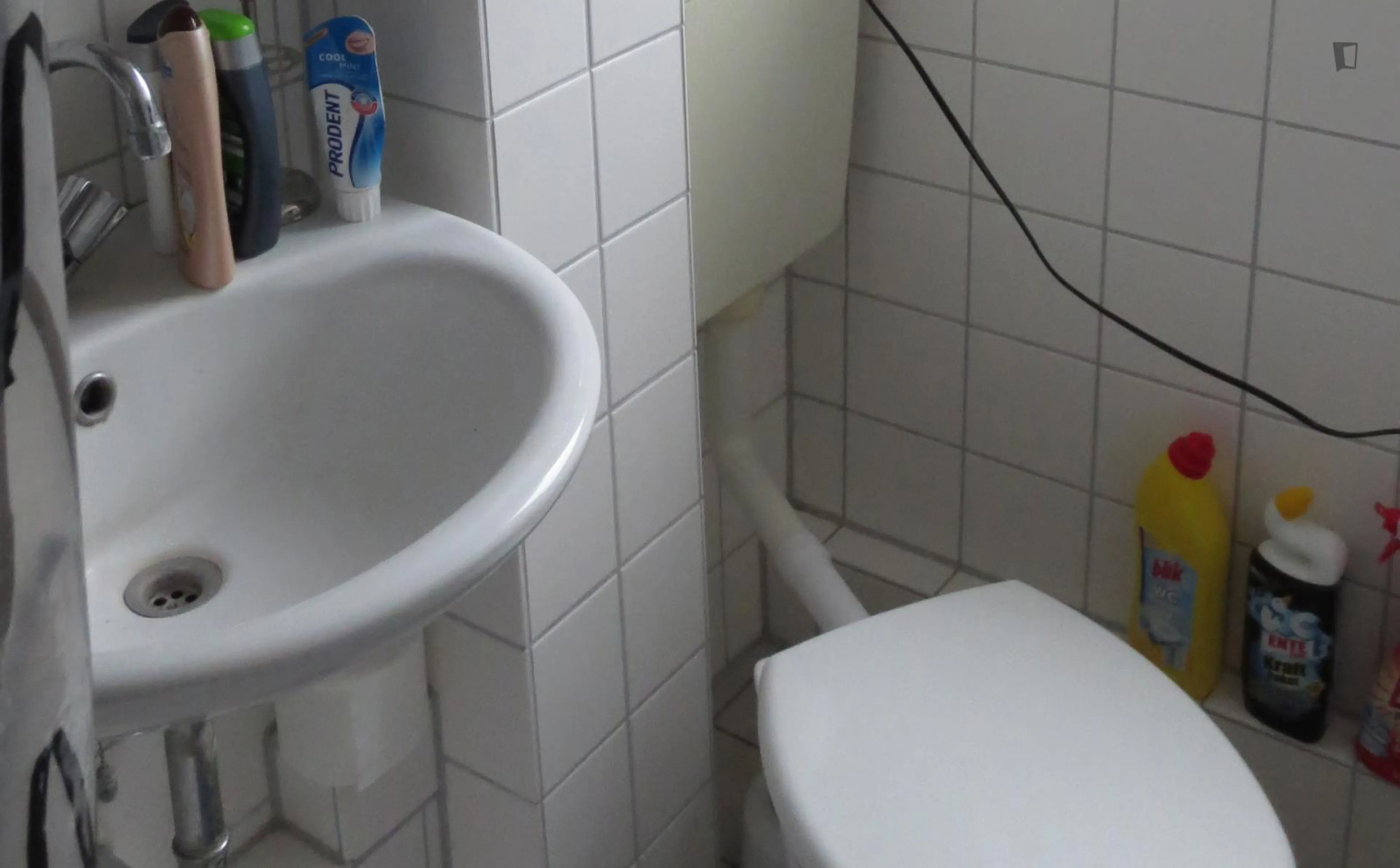 Lovely single bedroom in Moabit BATHROOM 3