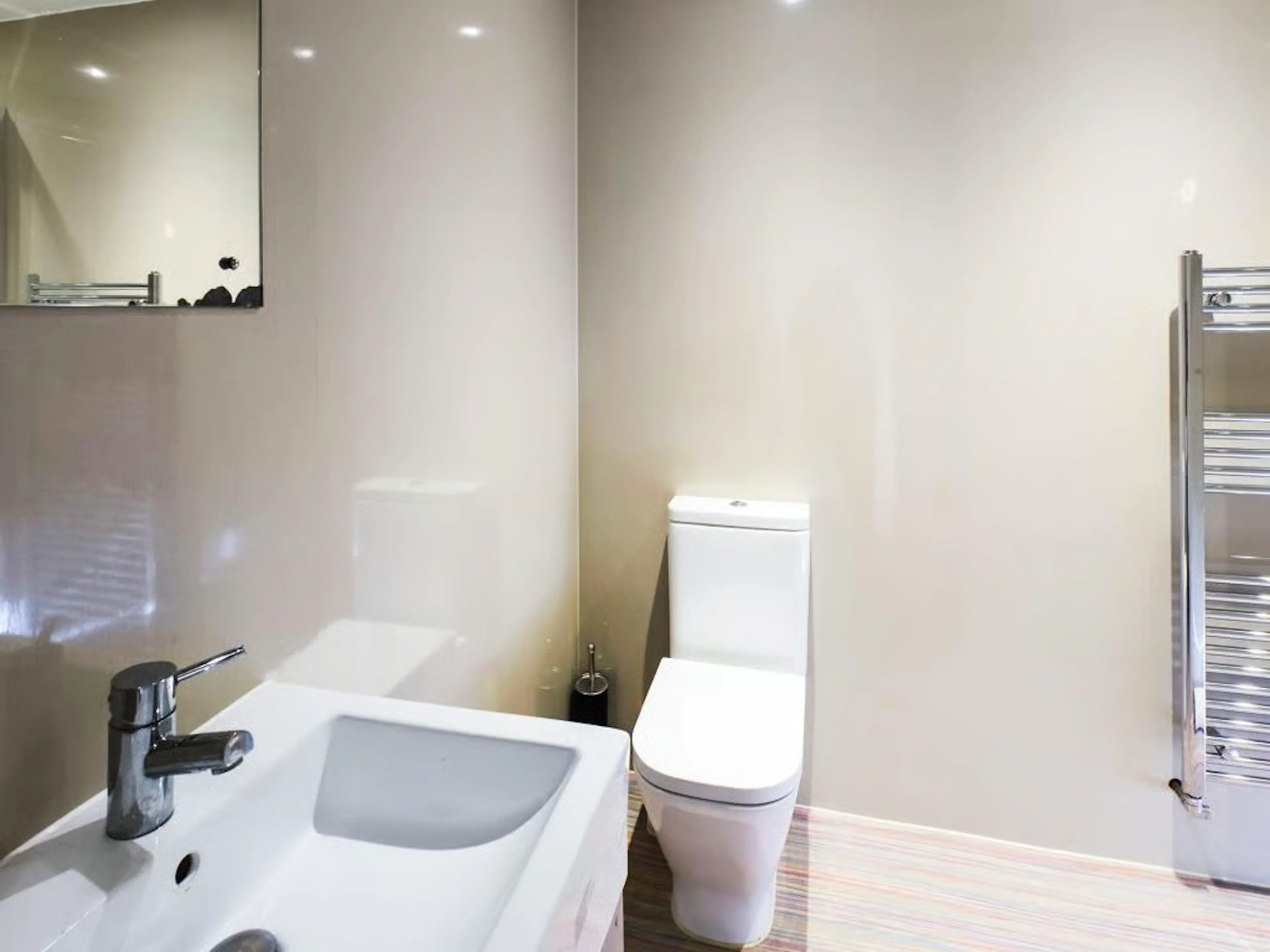 3 Bedroom Apartment BATHROOM 2