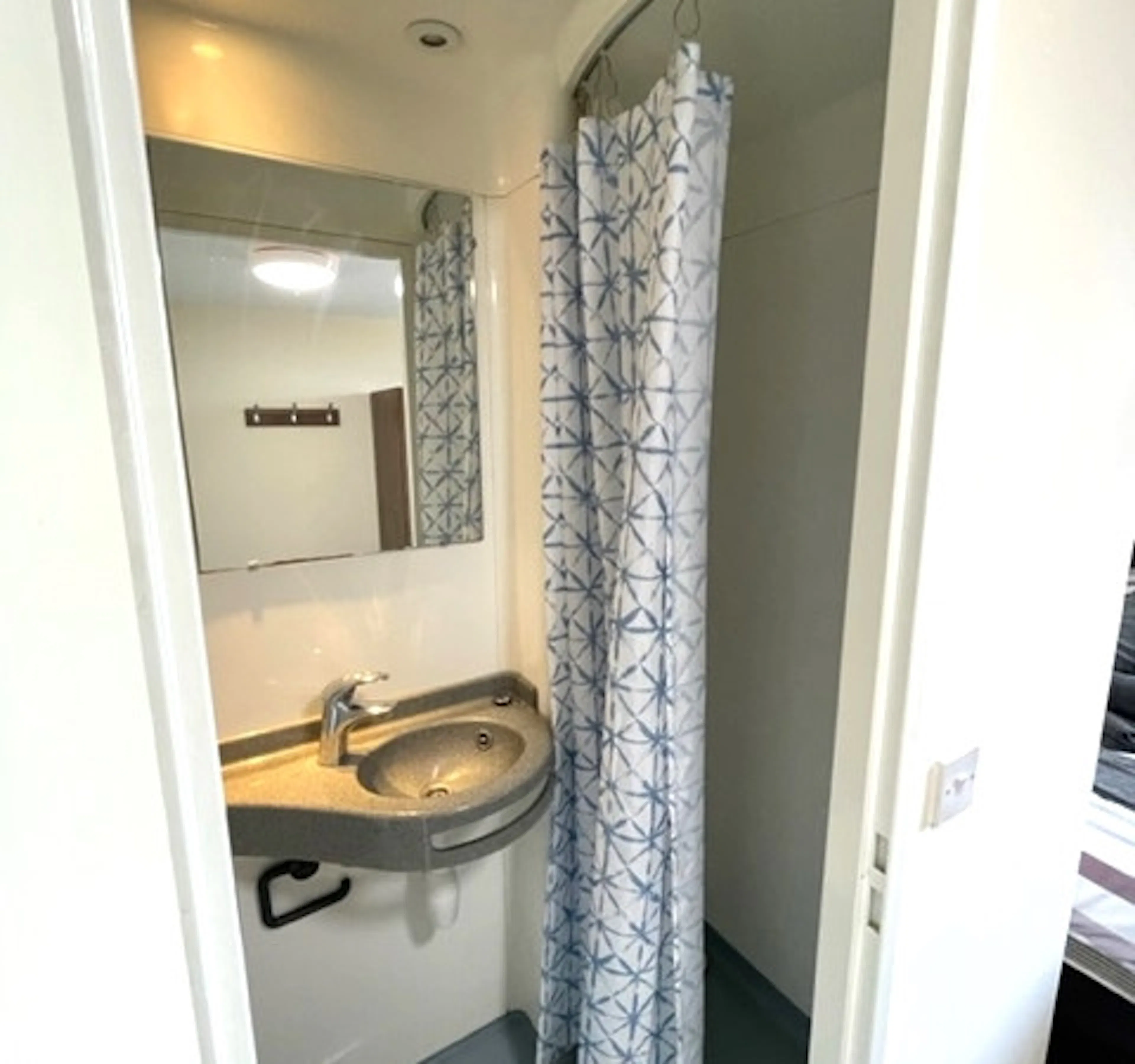 BATHROOM BATHROOM 3
