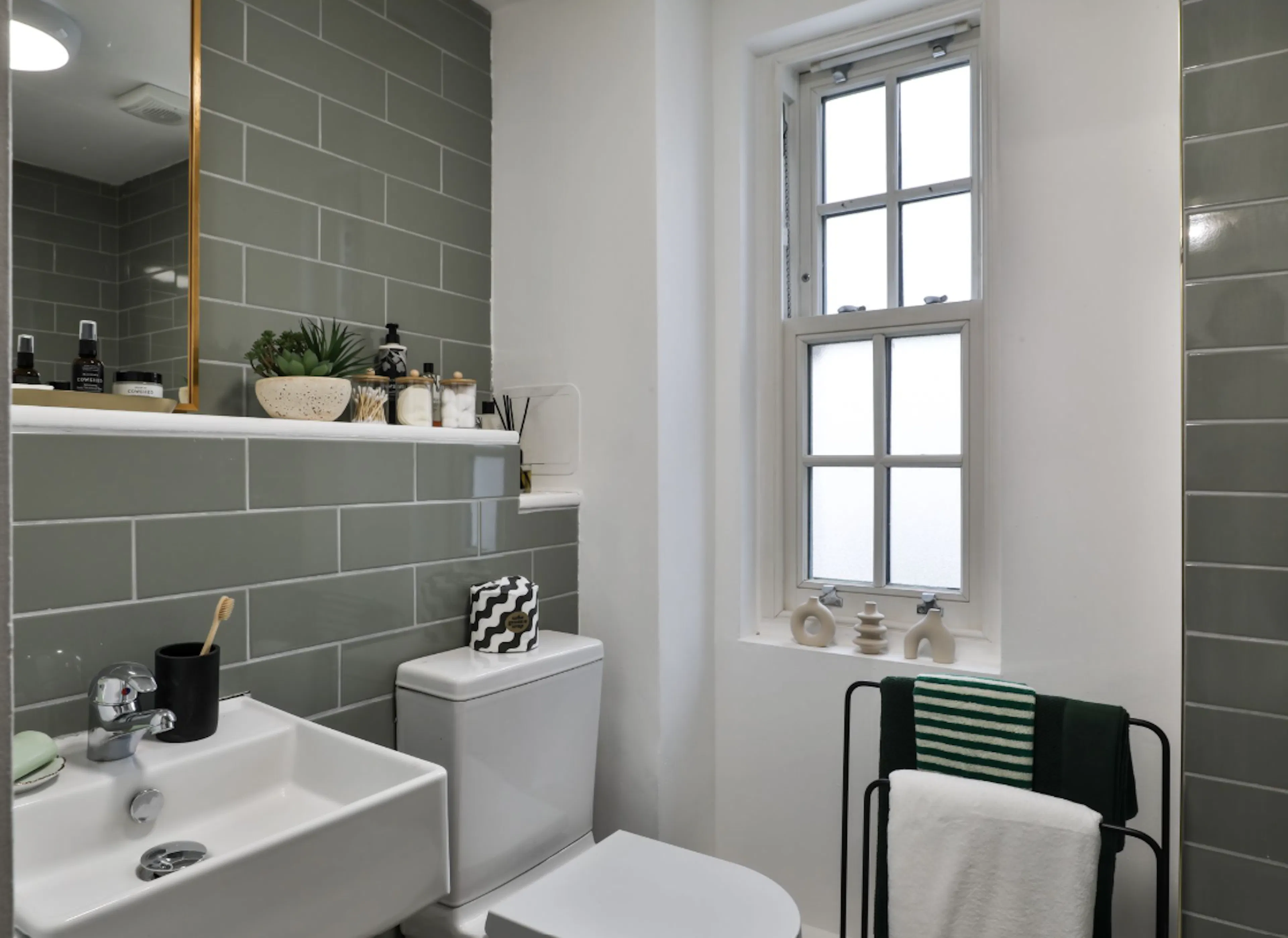 BATHROOM BATHROOM 4