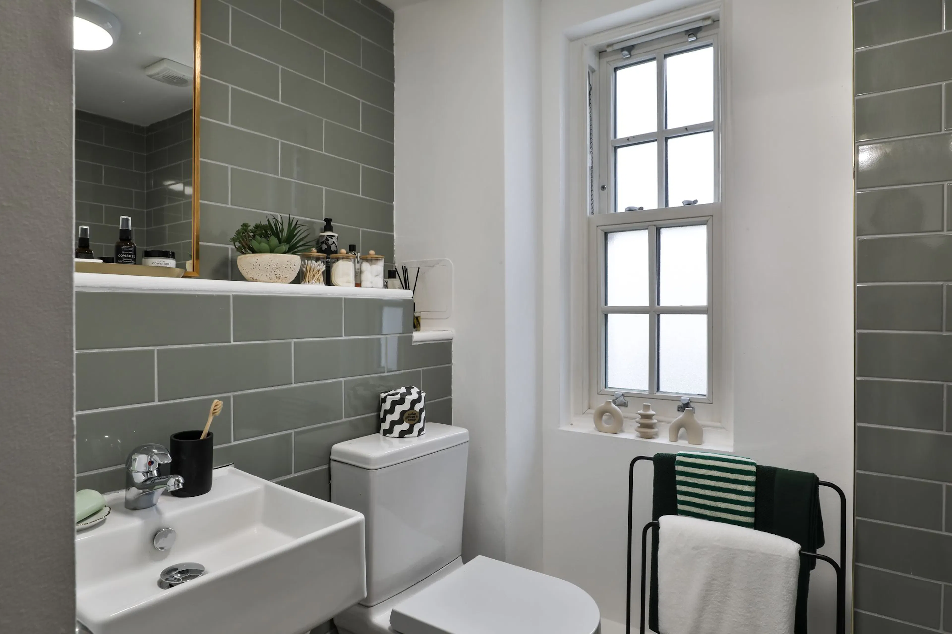 BATHROOM BATHROOM 3