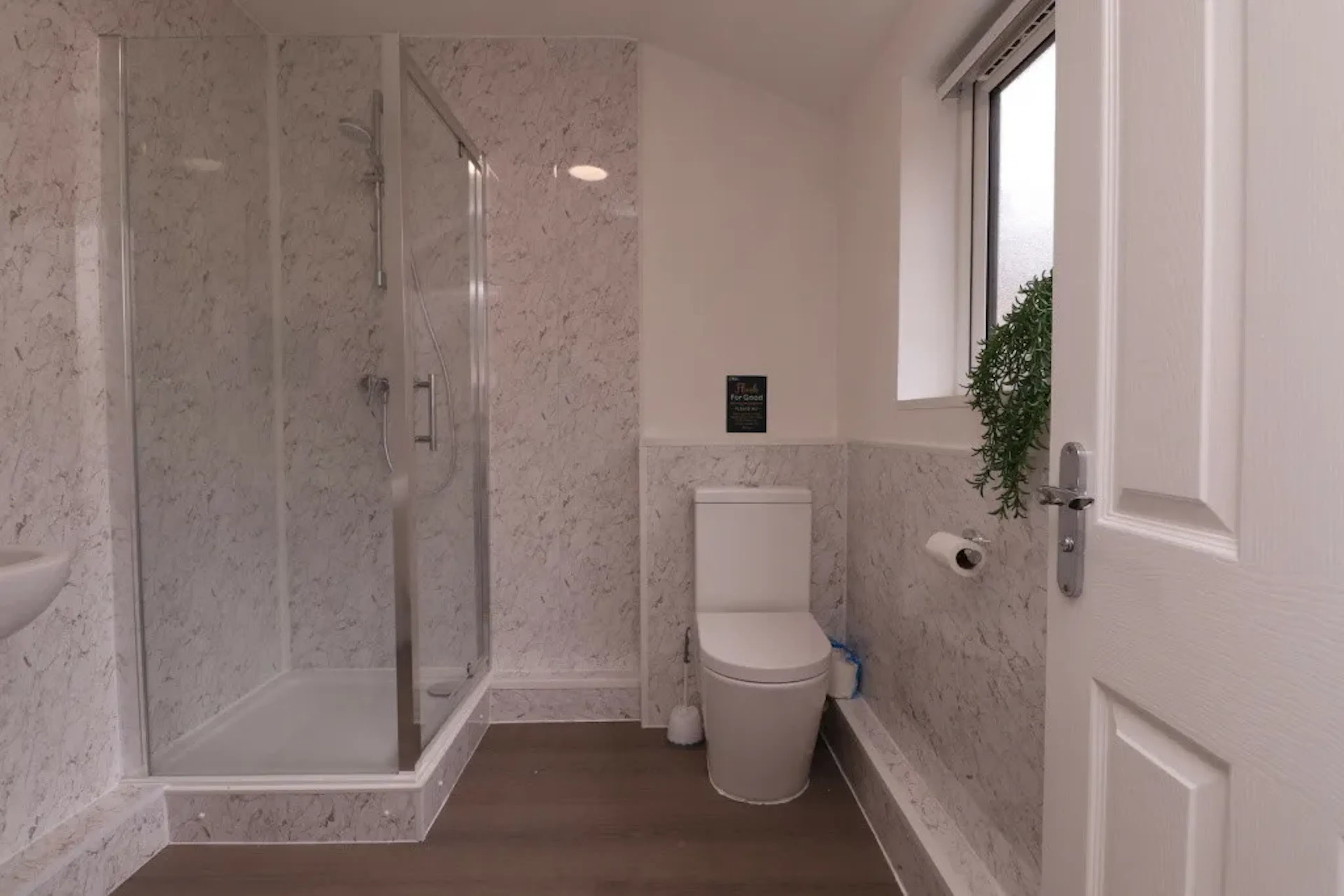 7 Bed Apartment BATHROOM 3