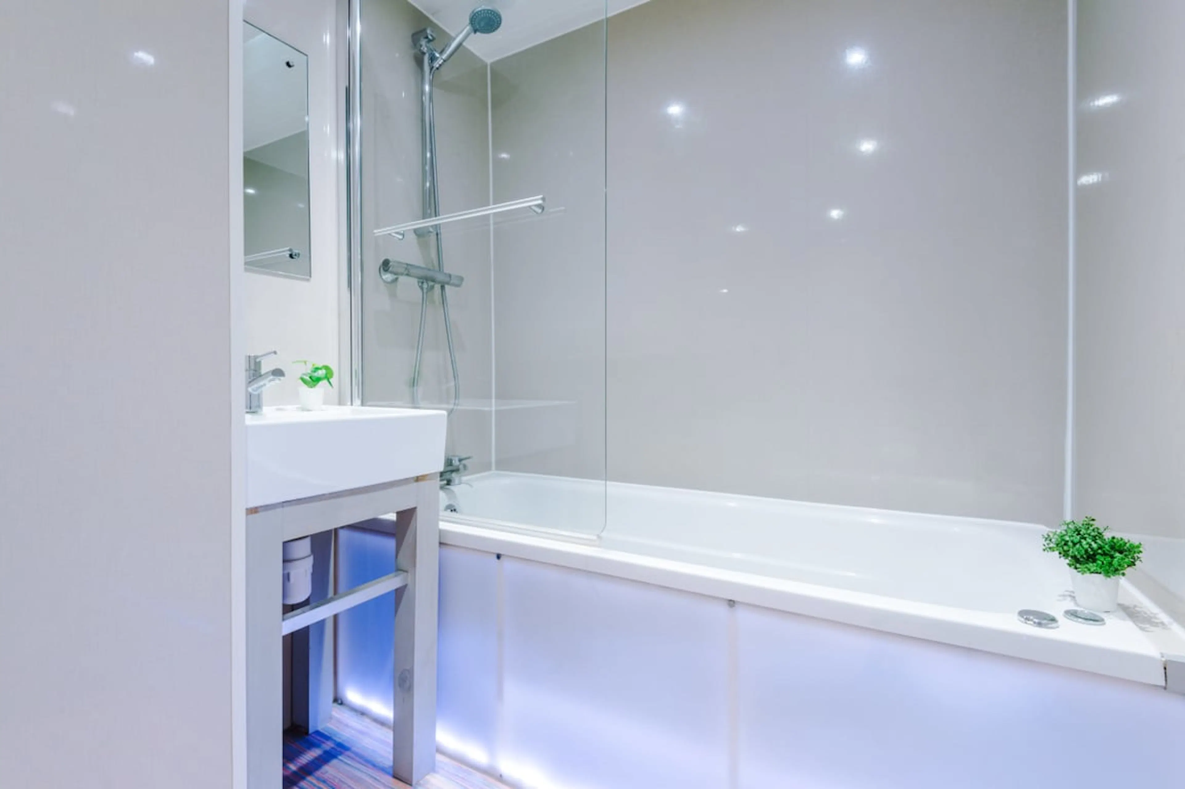 4 Bed Apartment BATHROOM 4
