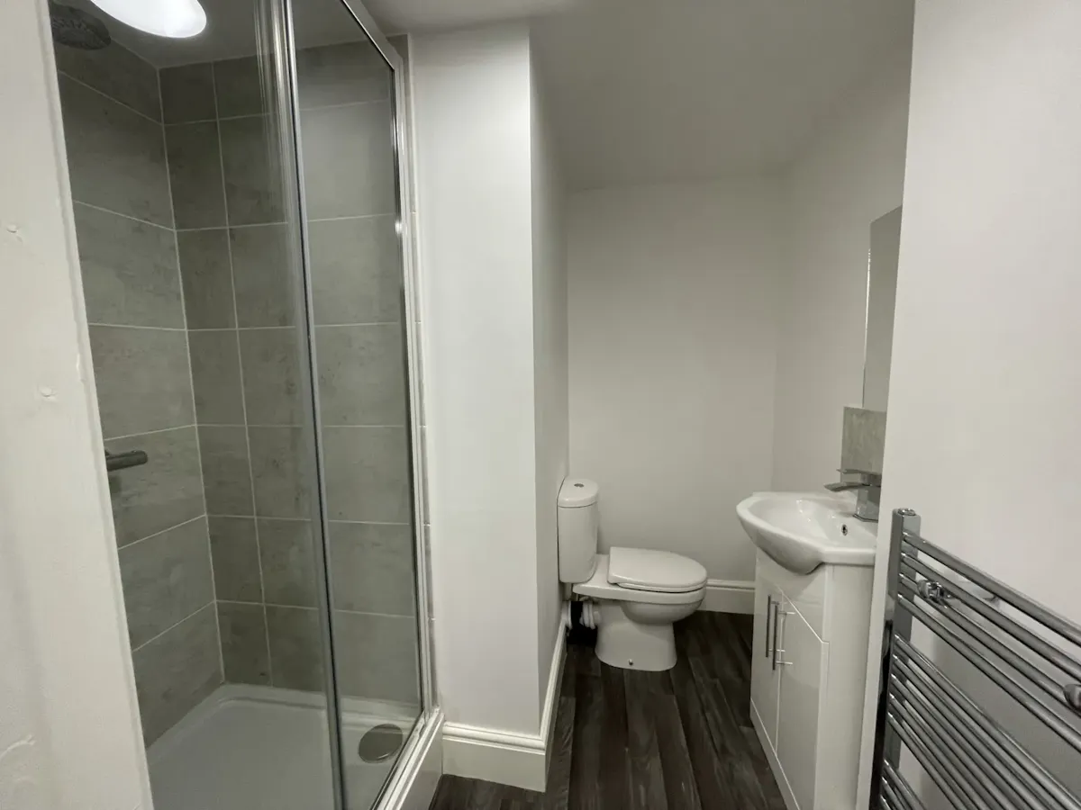 5 Bed Apartment BATHROOM