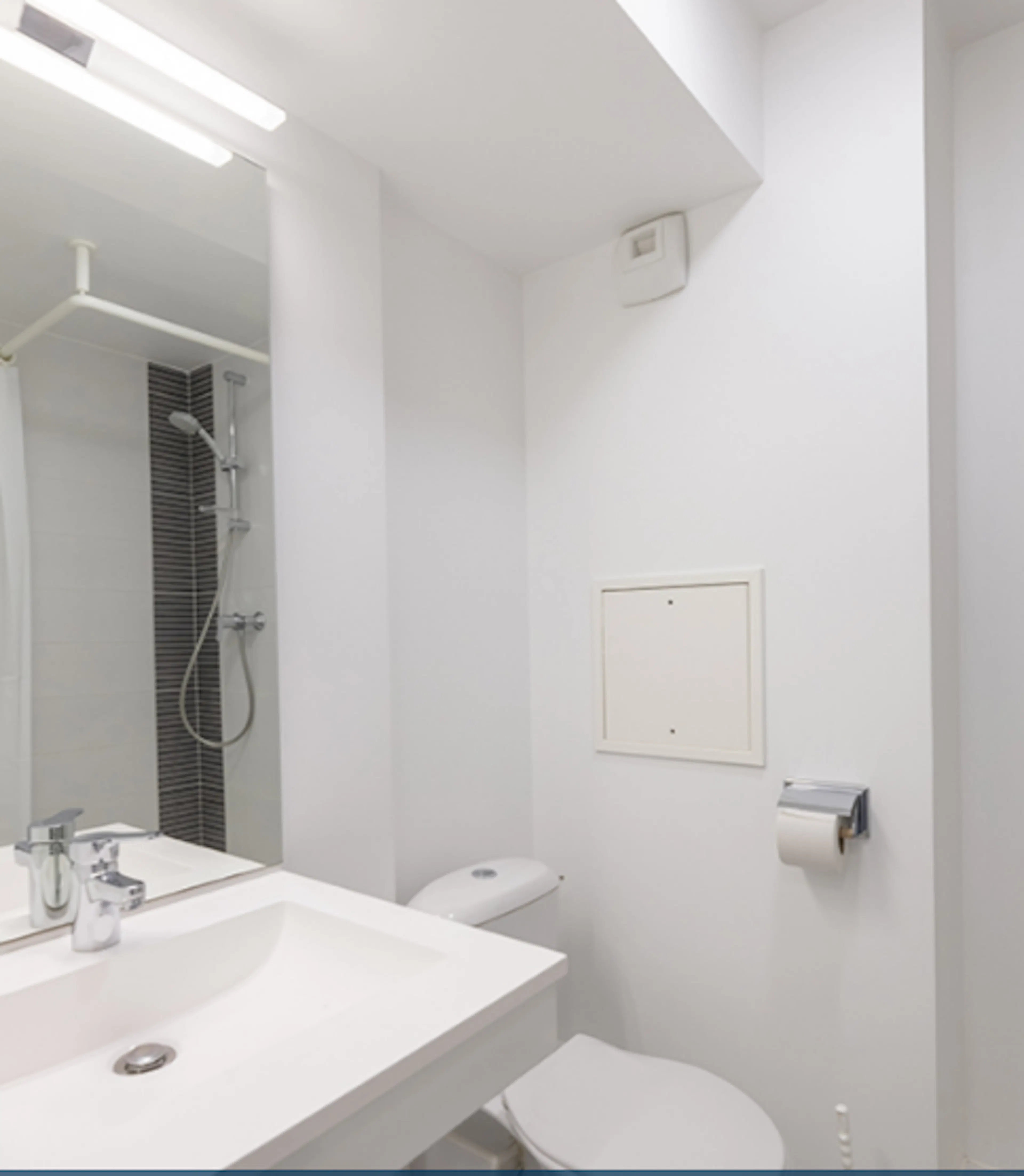 BATHROOM BATHROOM 4