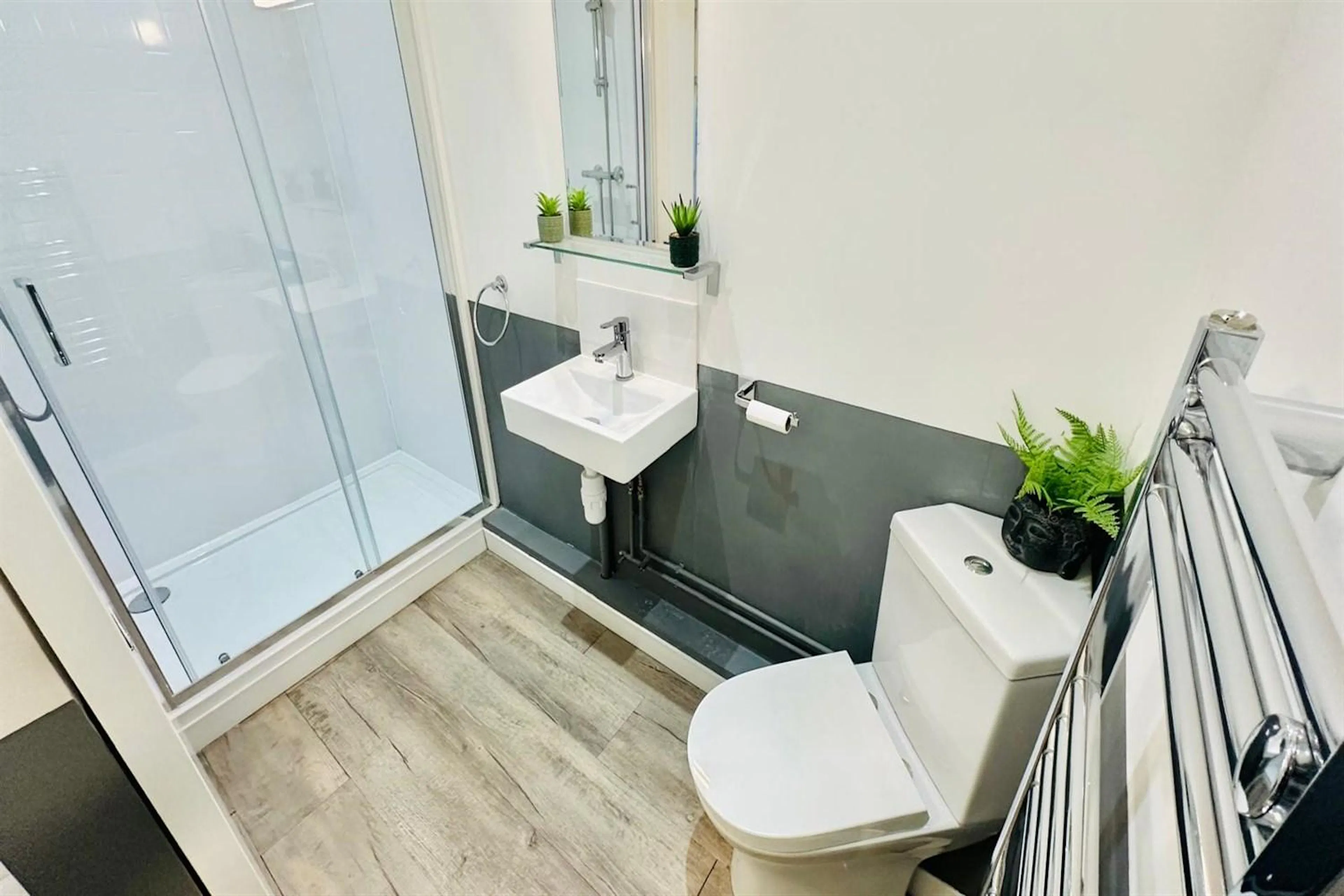 Studio Apartments BATHROOM 2