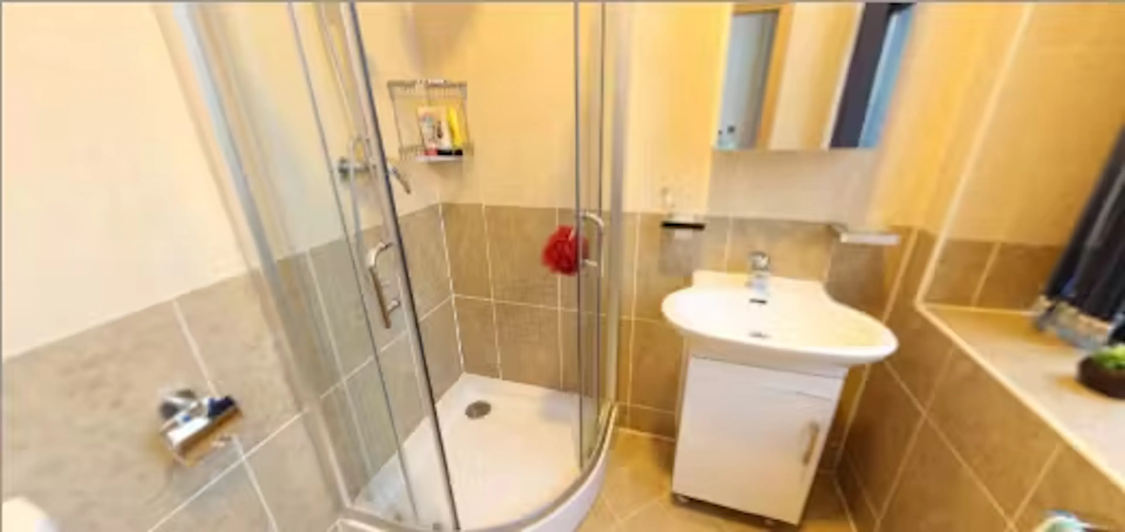 Executive En-suite BATHROOM 2