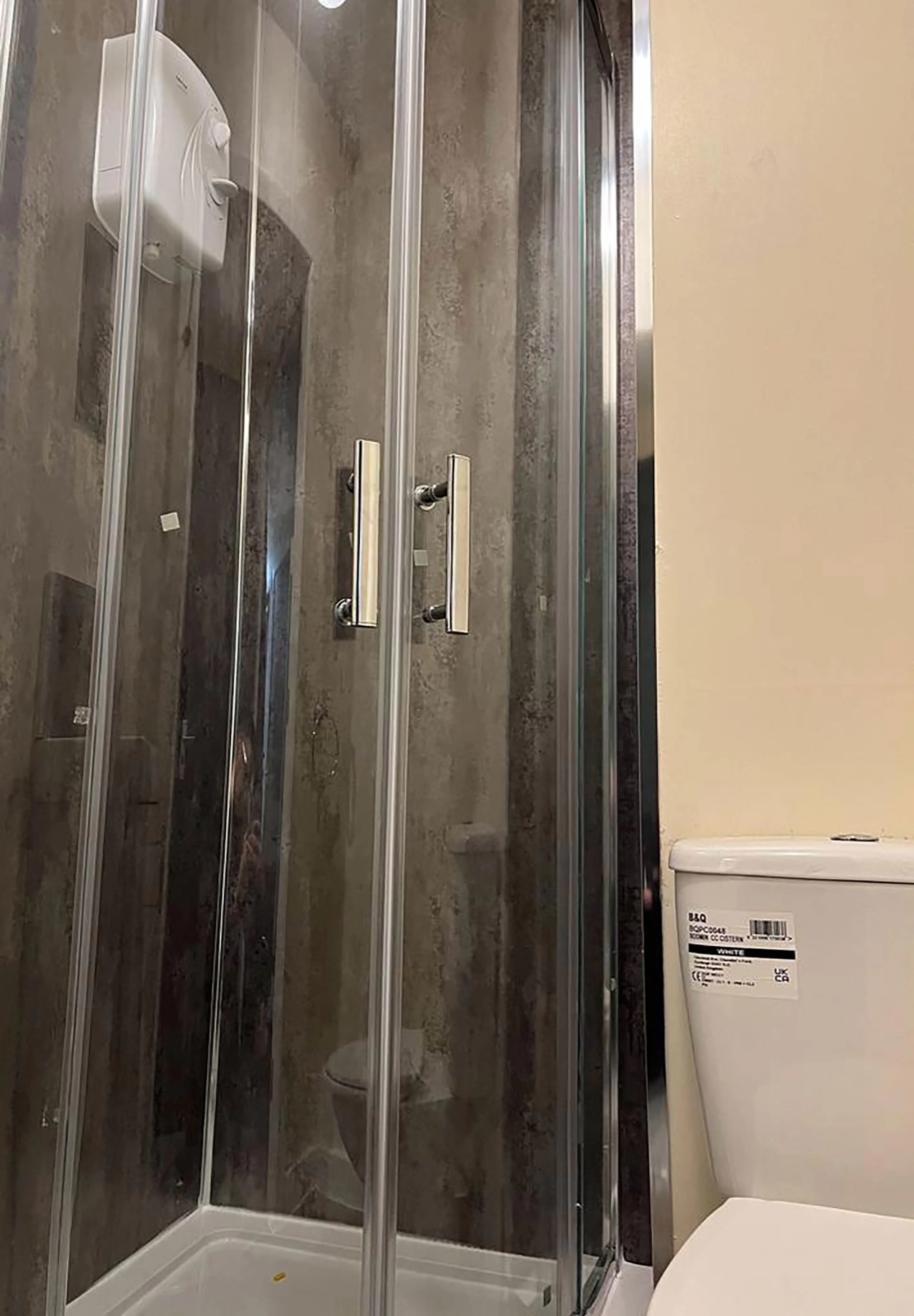 BATHROOM BATHROOM 4