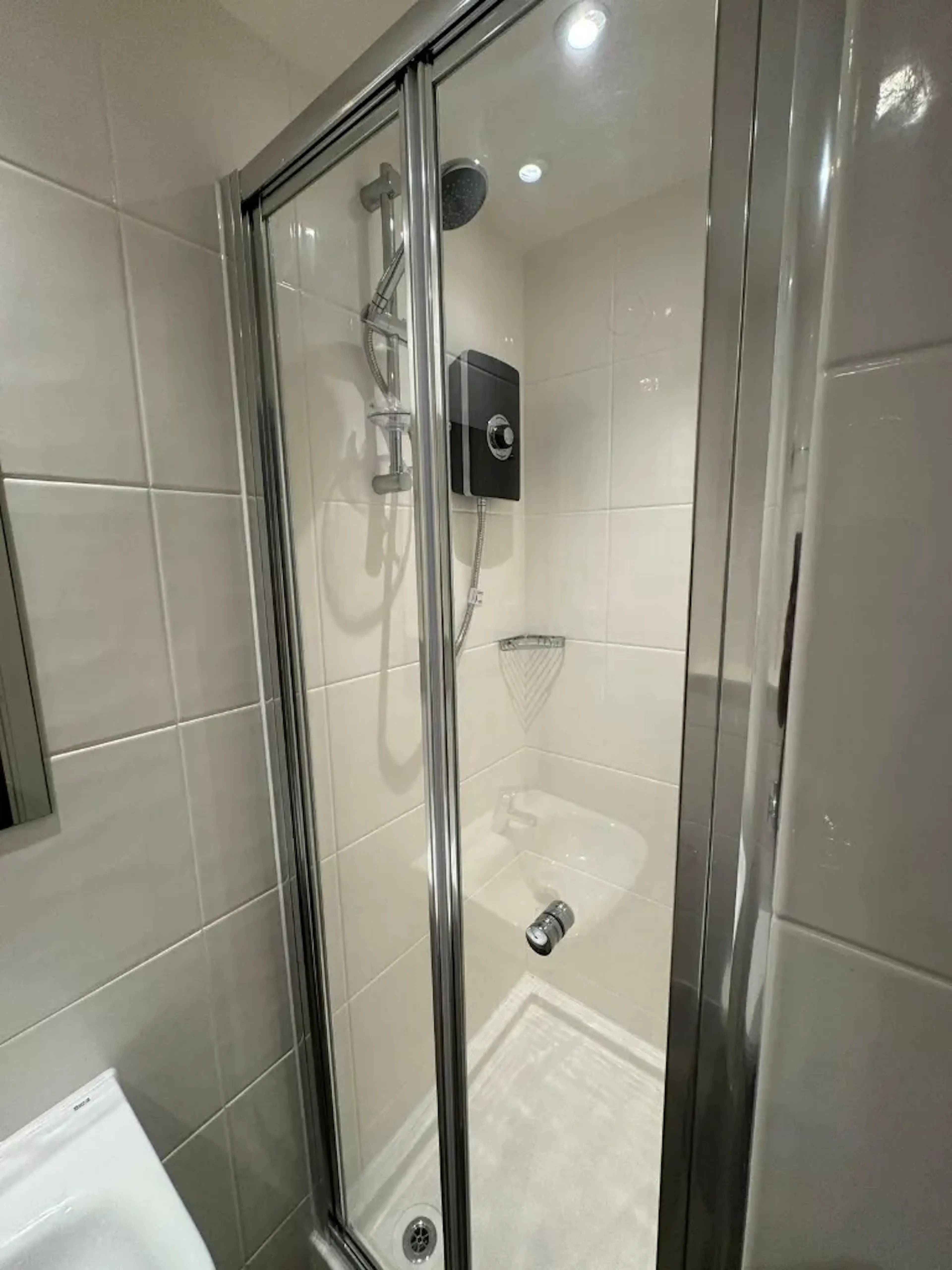 BATHROOM BATHROOM 3