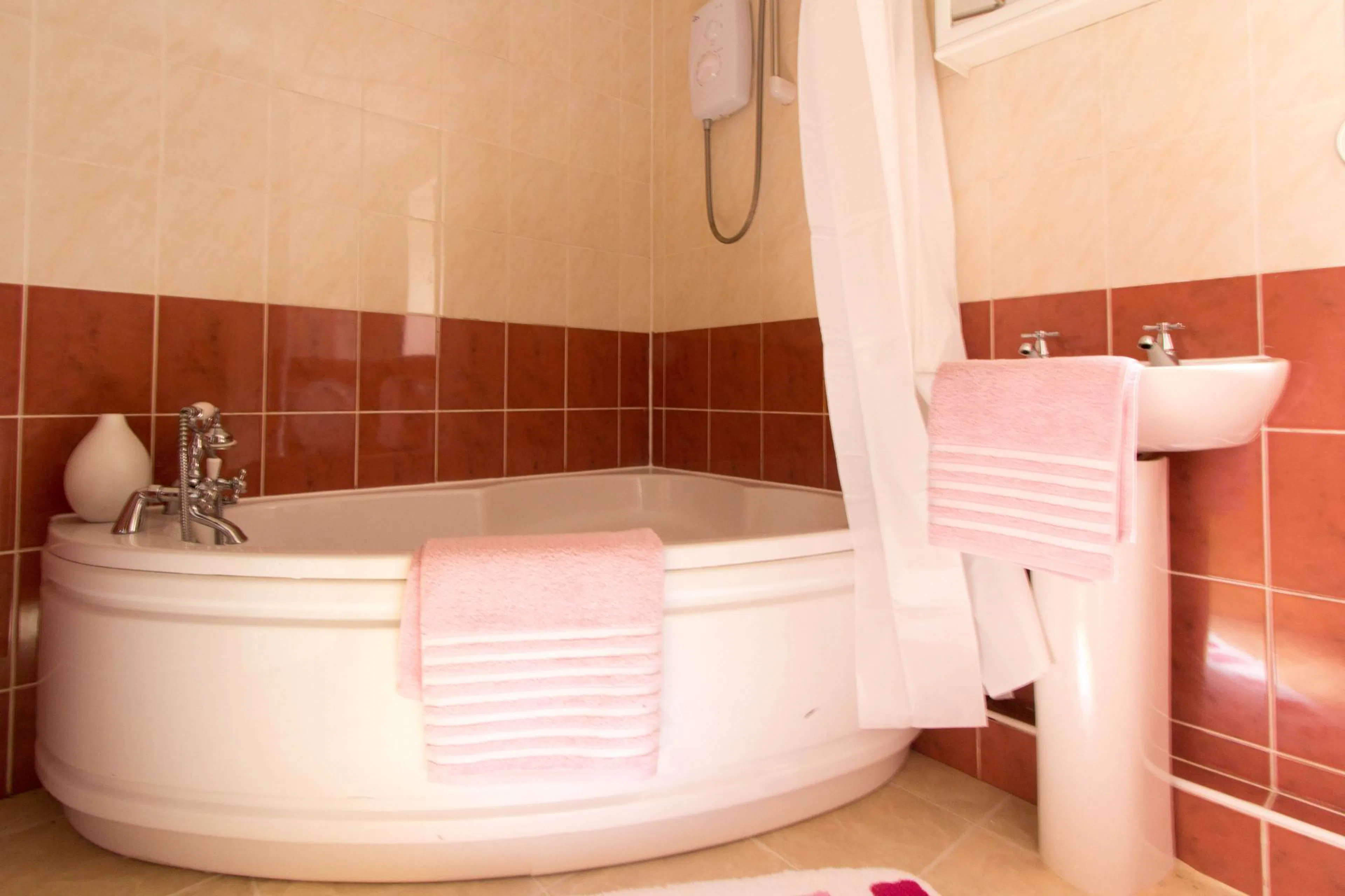 3 Bedroom Apartment BATHROOM 3