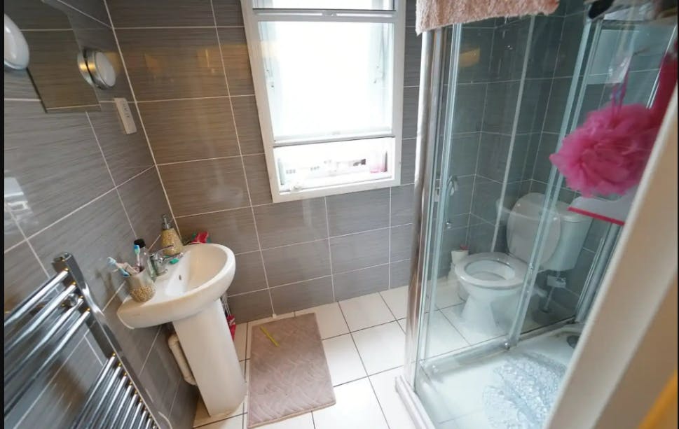 Gold Ensuite