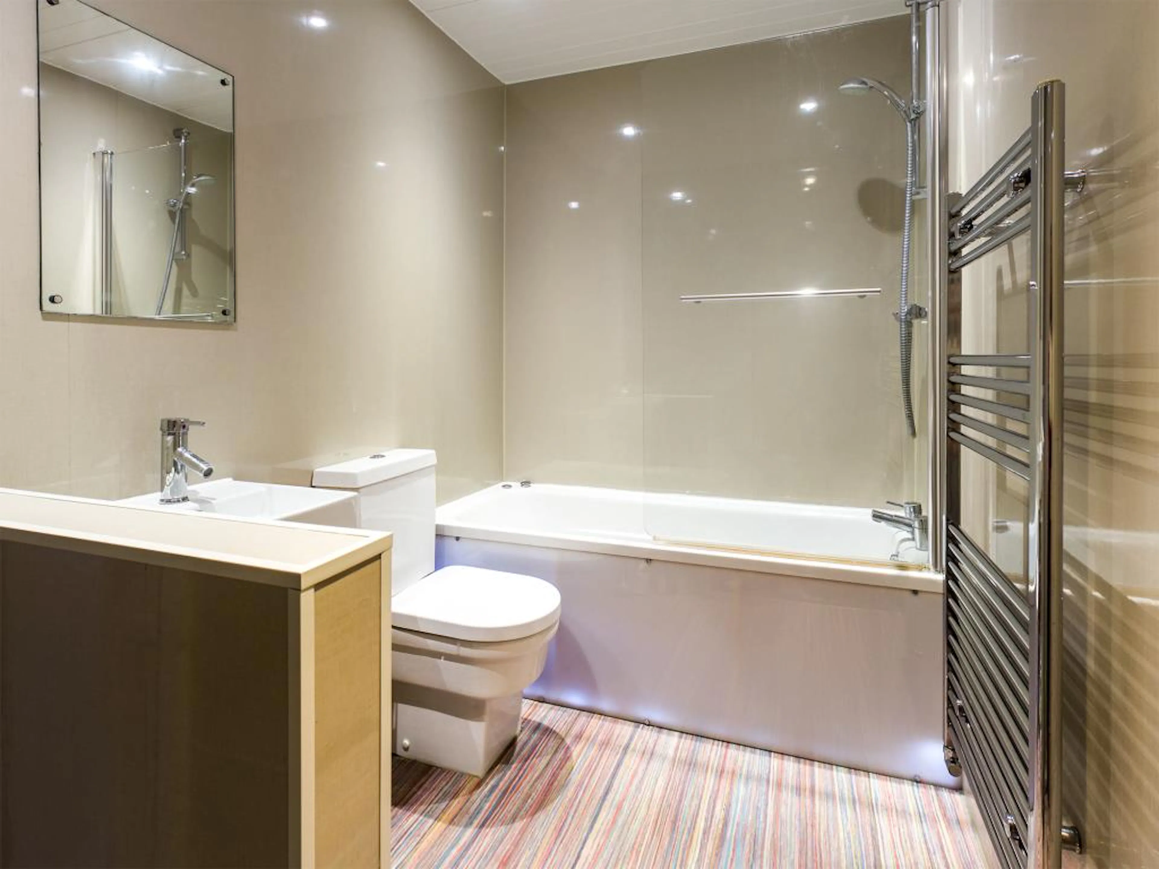 4 Bed Apartment BATHROOM 2