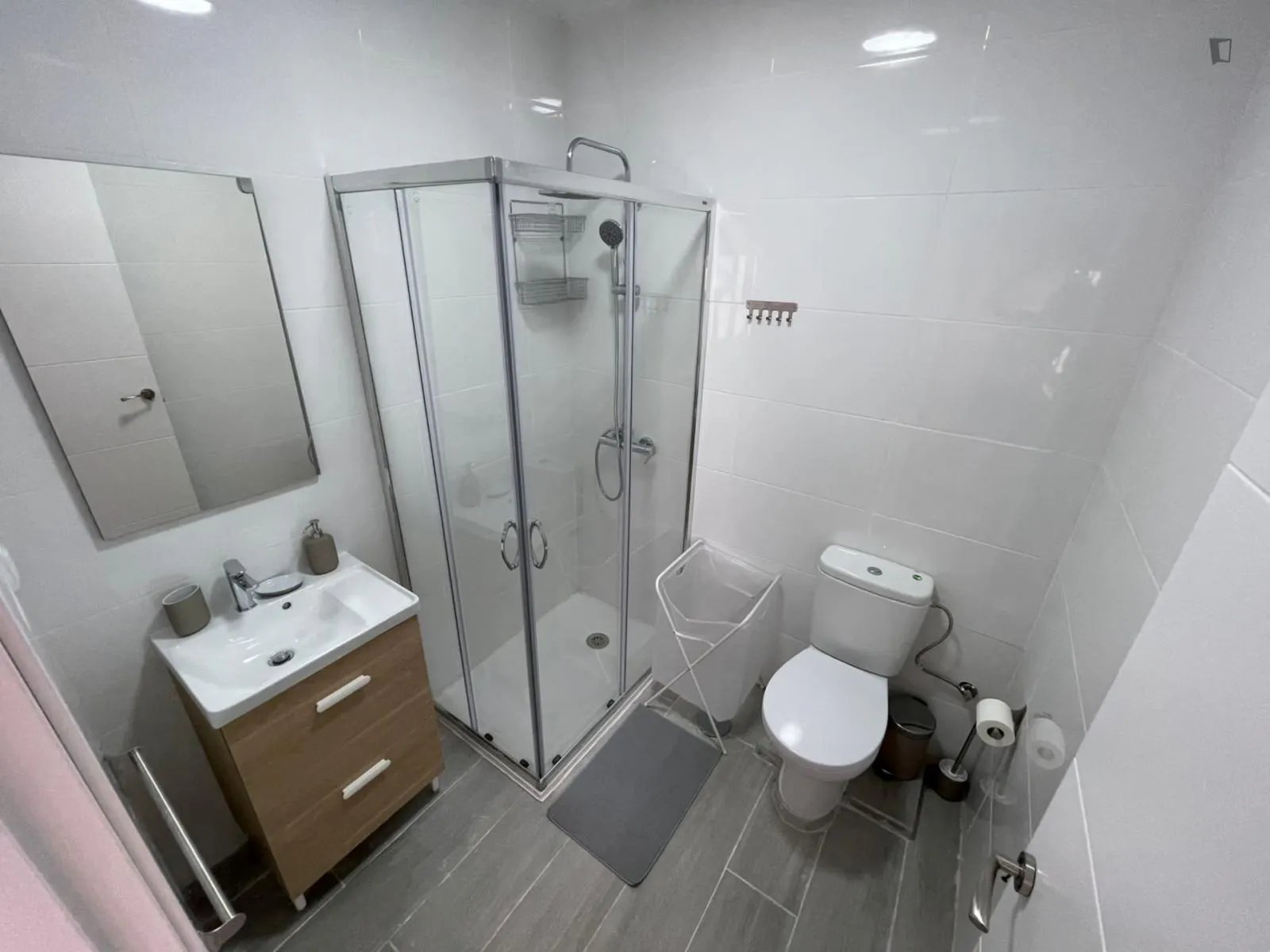 4 Bedroom Apartment BATHROOM 4