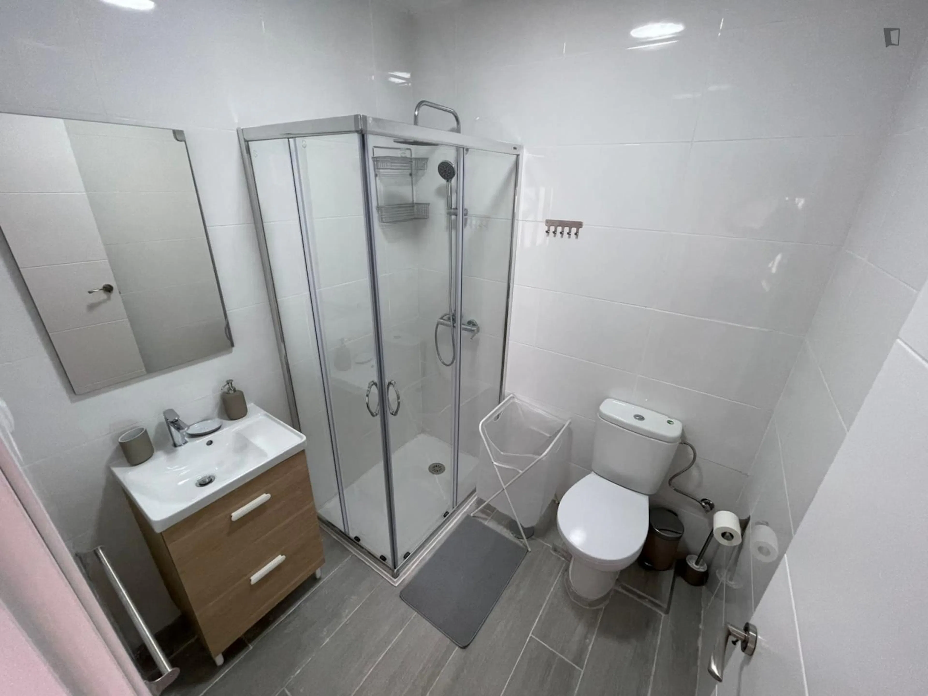 4 Bedroom Apartment BATHROOM 4