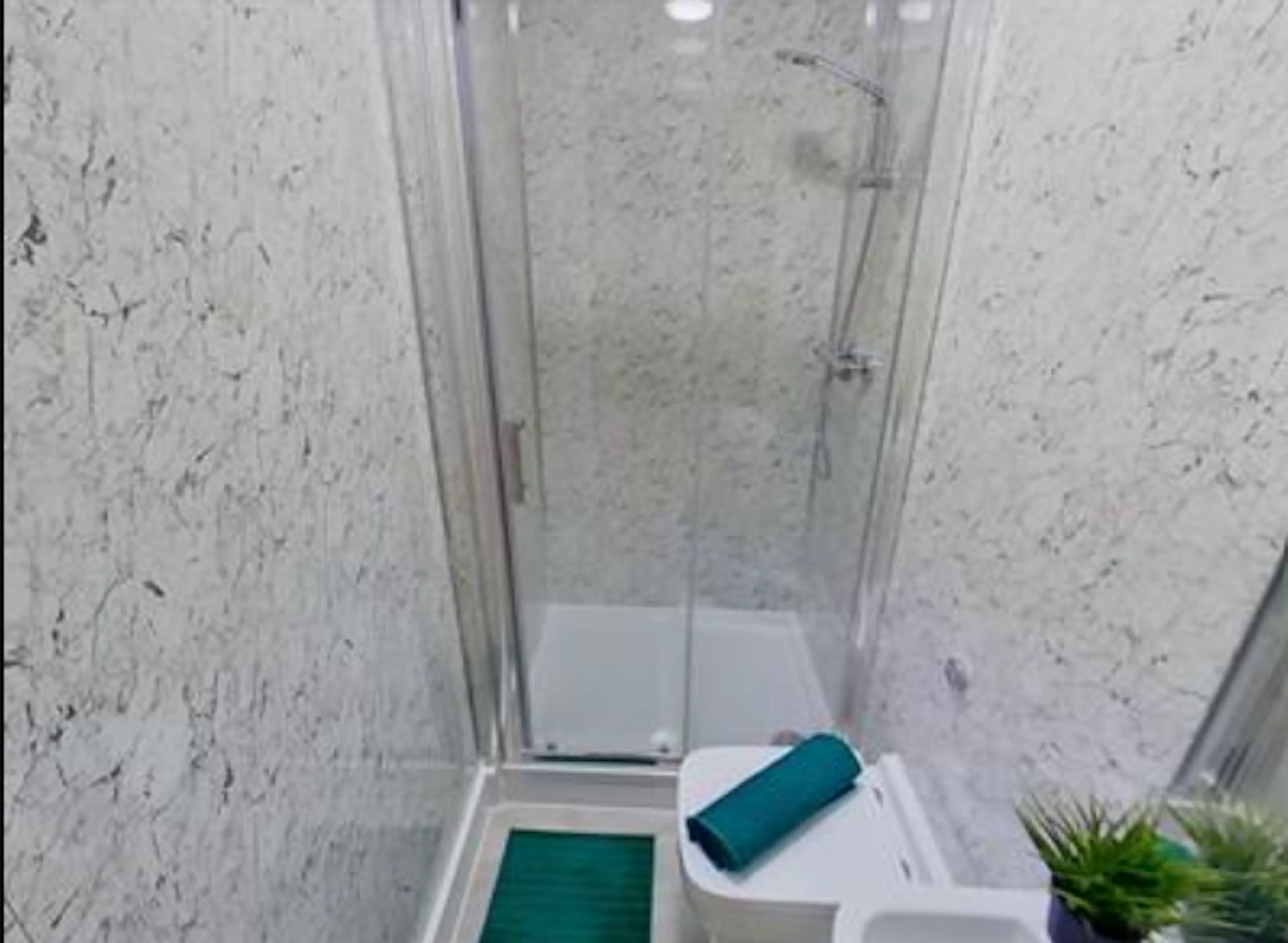 Luxury Studio BATHROOM 4