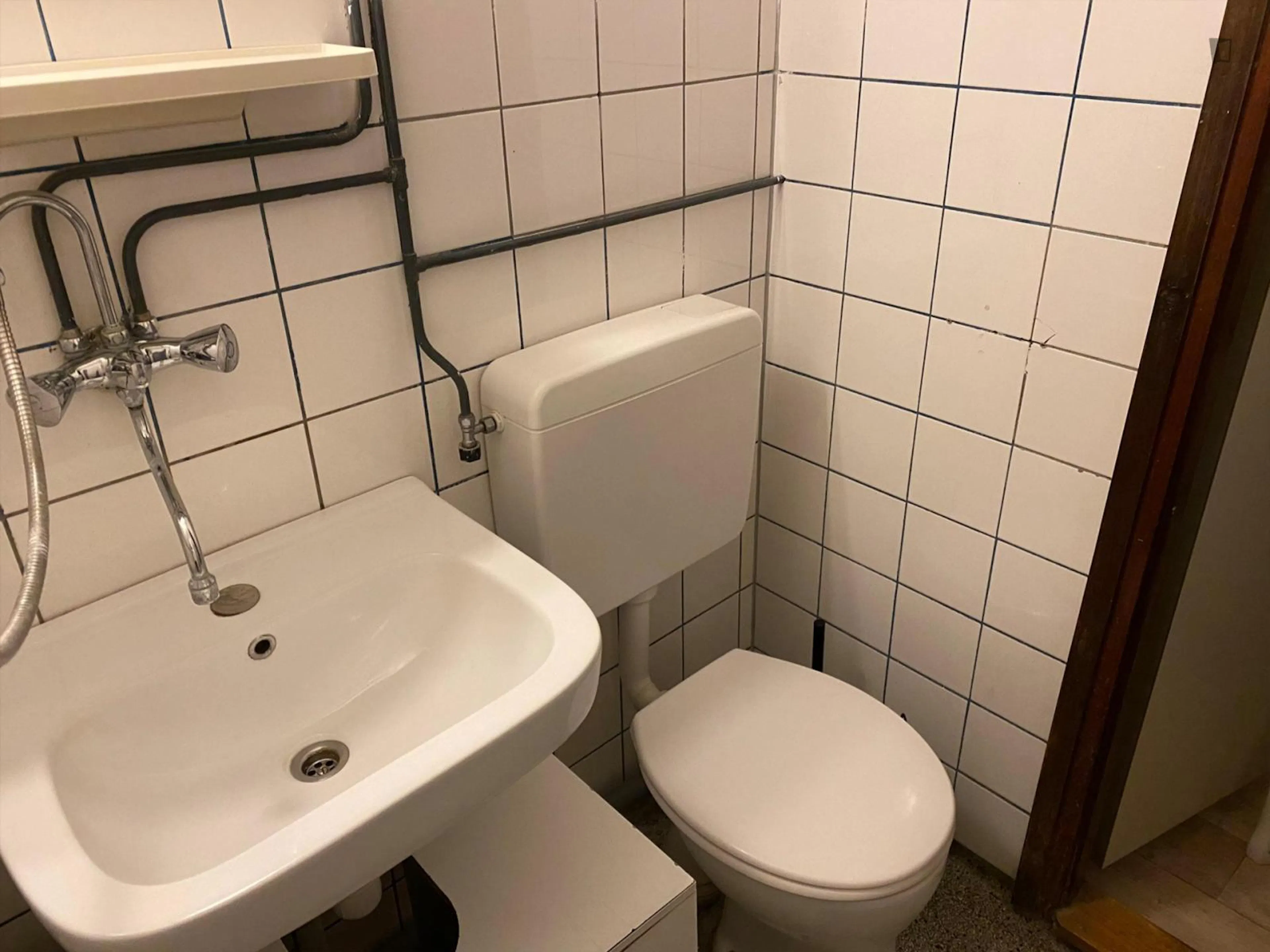1 Bedroom Apartment BATHROOM 3