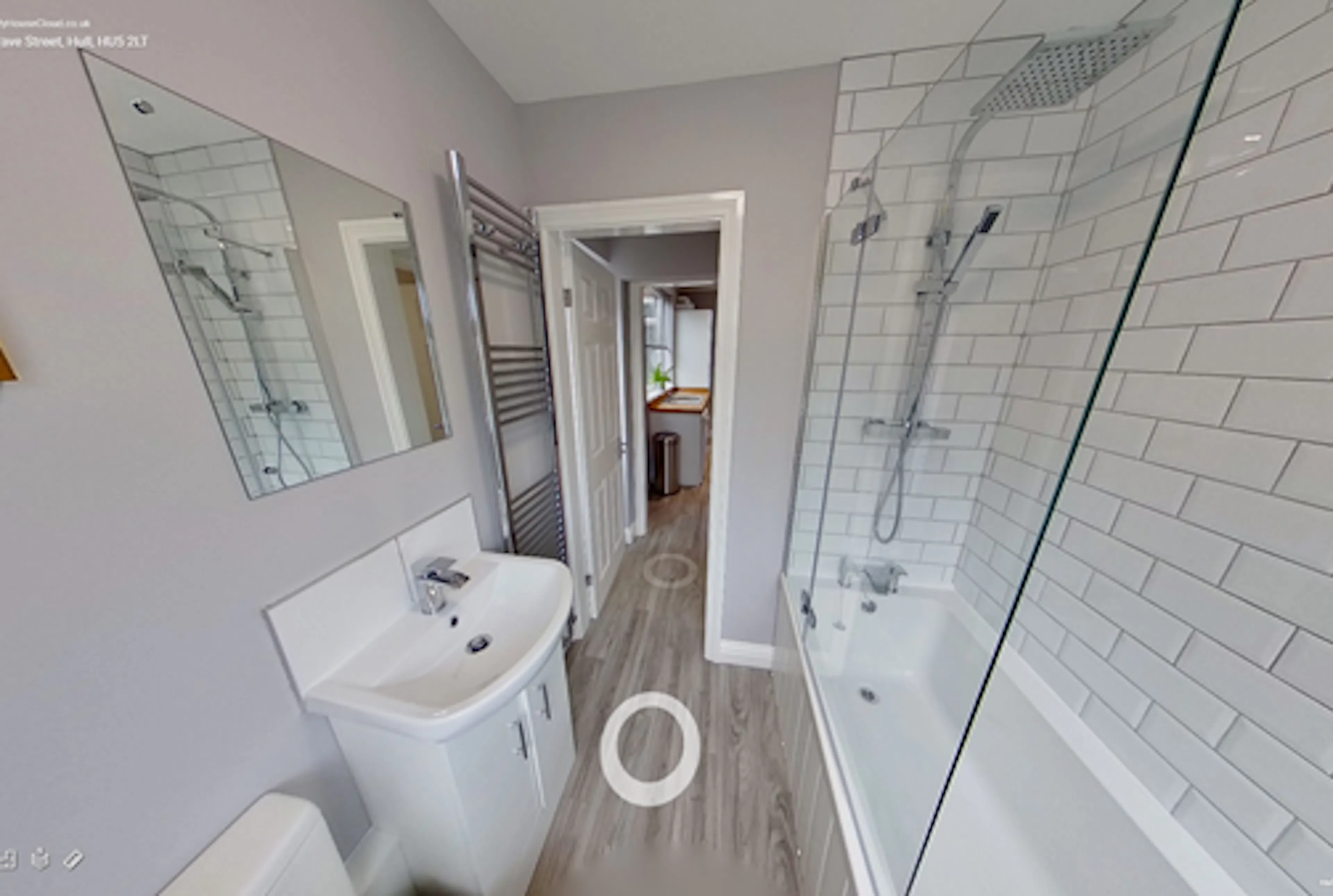 4 Bedroom Apartment BATHROOM 1