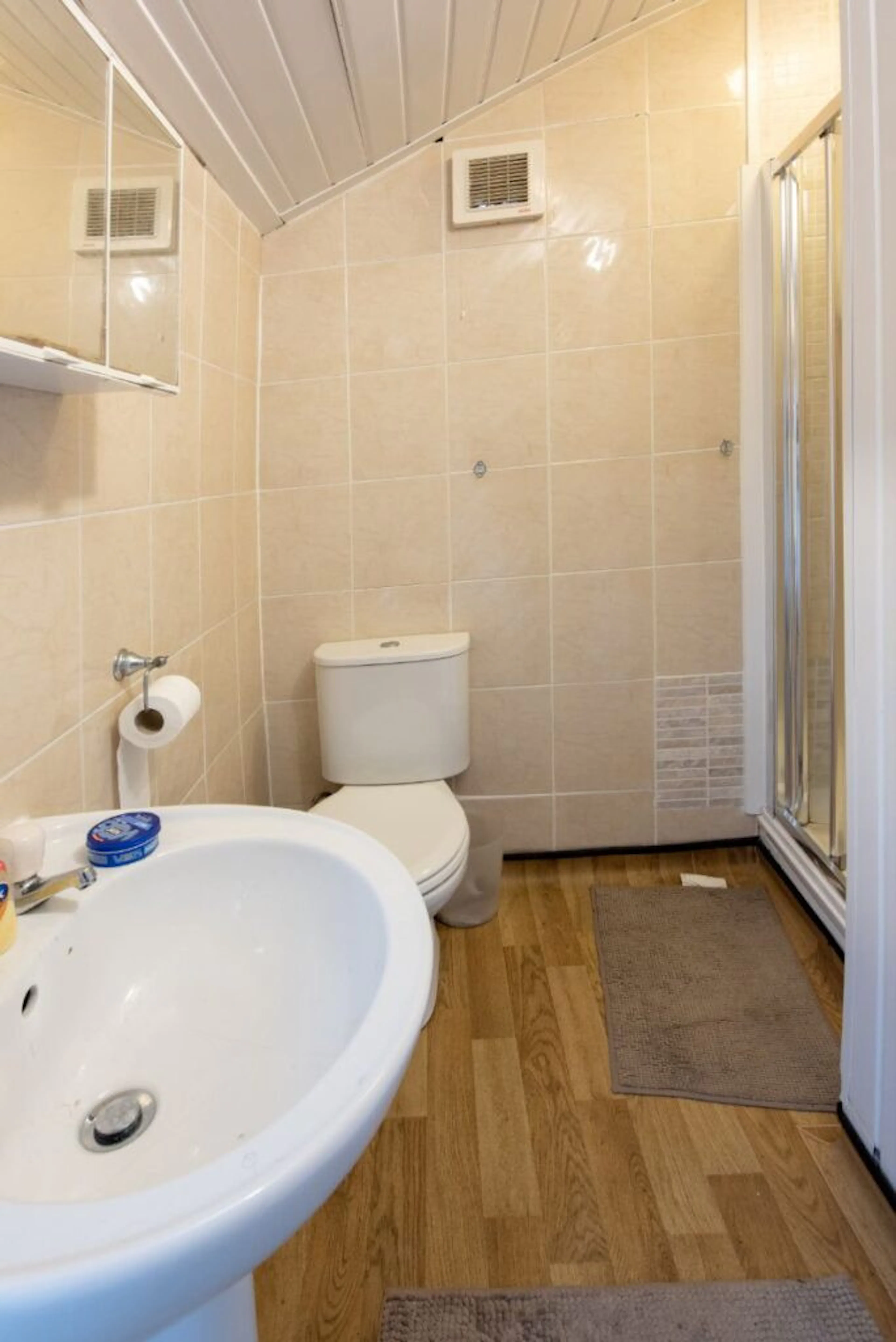 BATHROOM BATHROOM 4