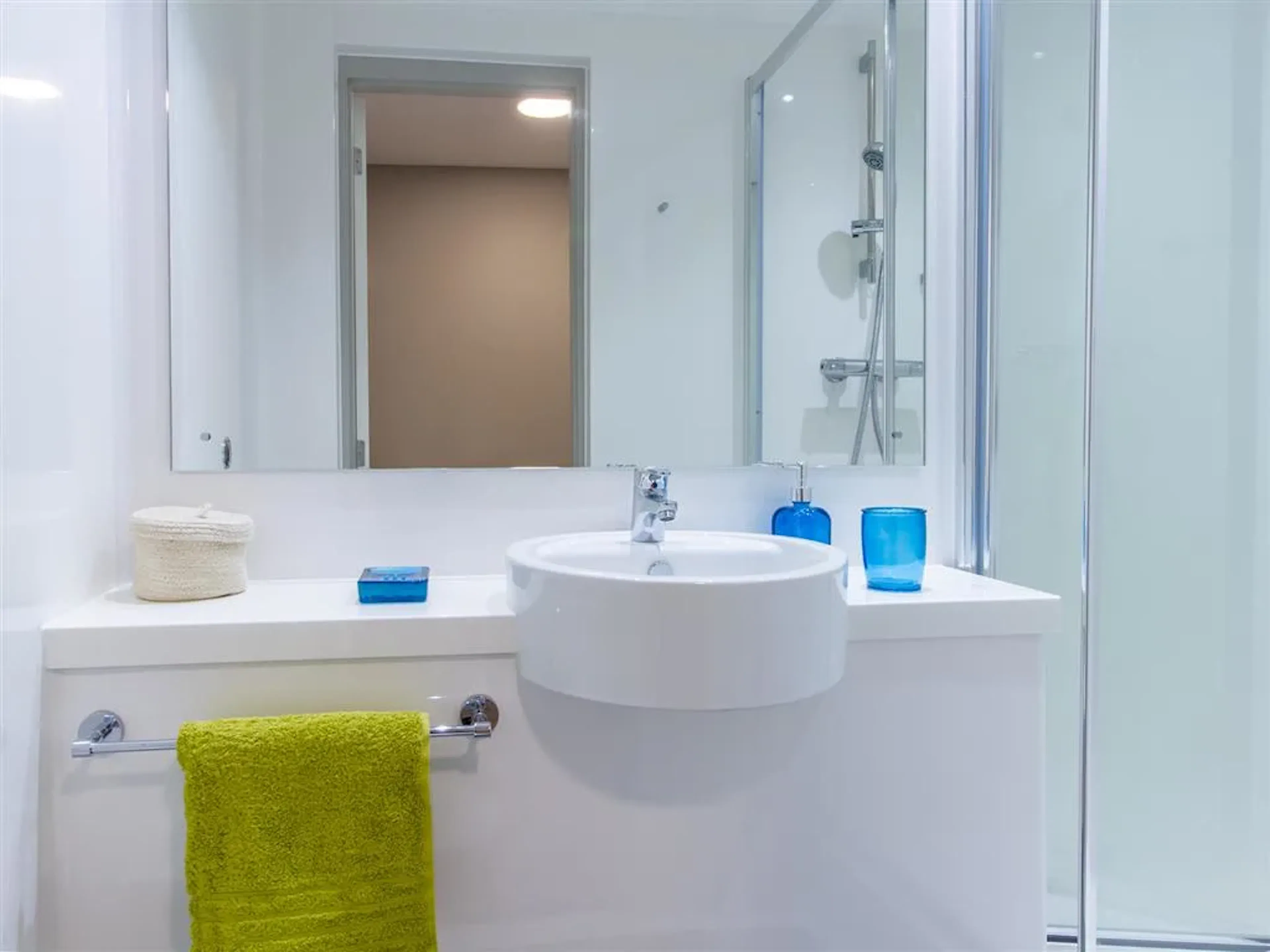 Block A Mid Level Gold En Suite BATHROOM 4